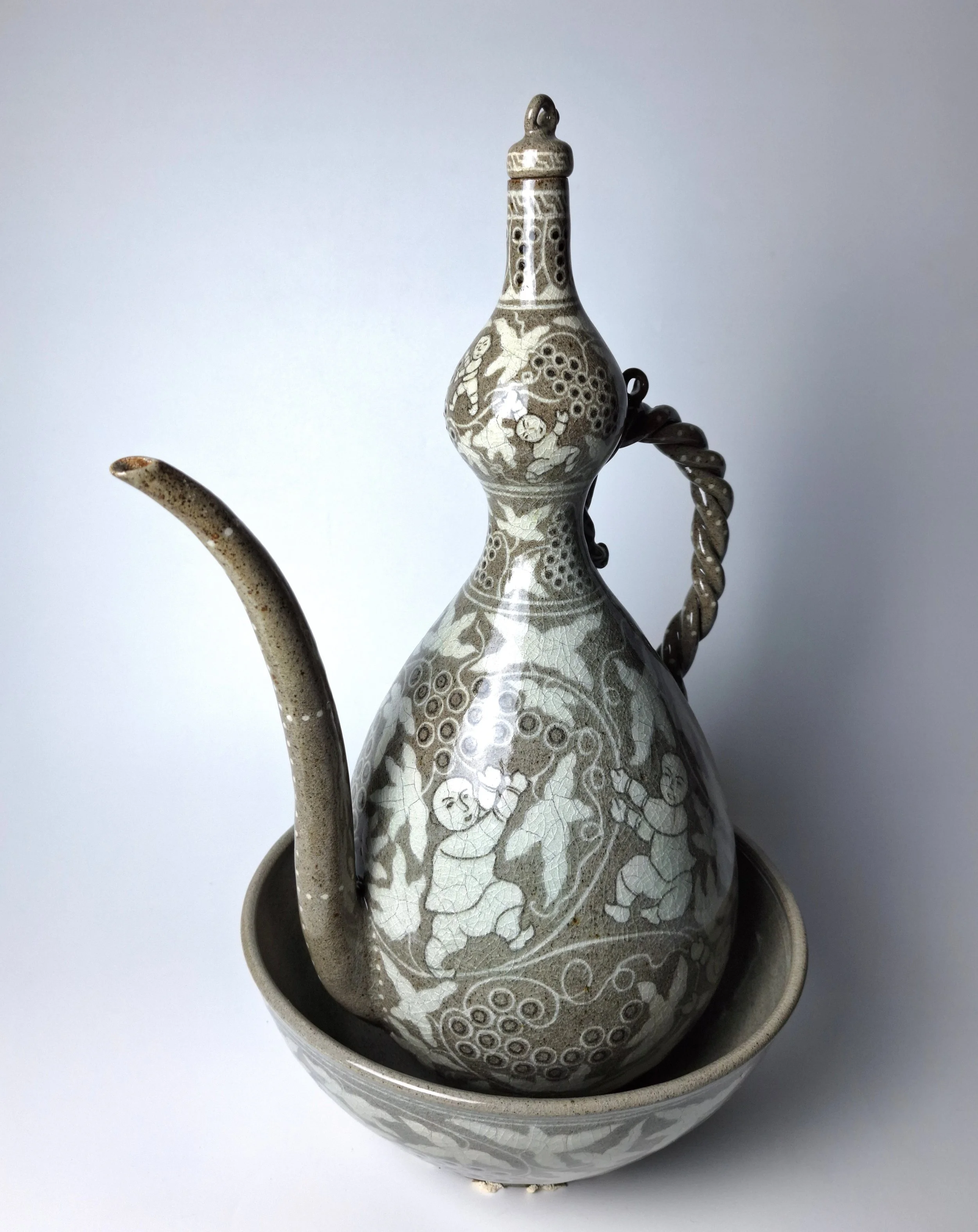 Celadon Gourd-shaped Ewer and Ritual Stand with Inlaid Grape and Boy Design
 / Wood-fired, 2025 | 28 x 26 x 46.5 cm
