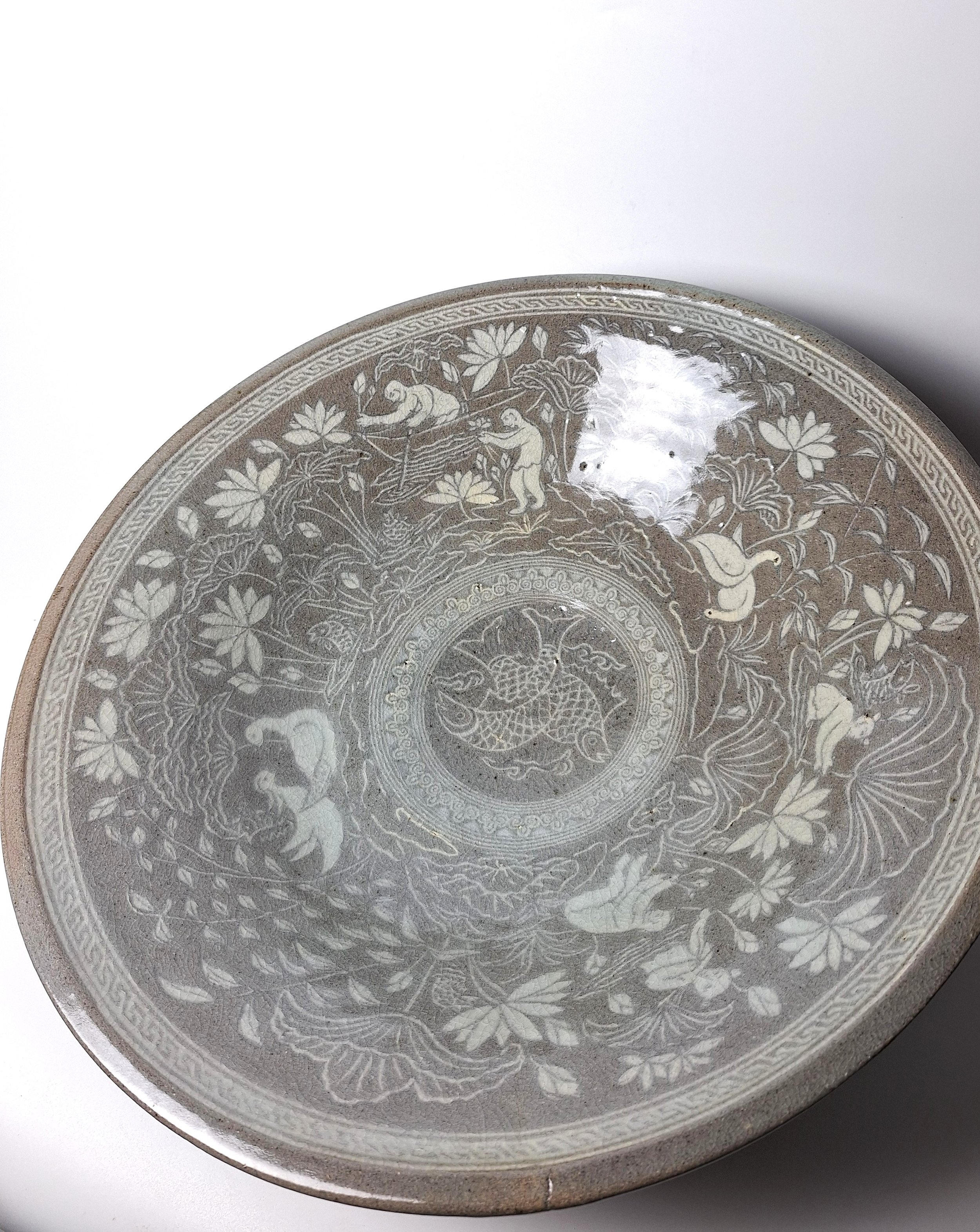 Buncheong Dish with Lotus Pond and Child Design
/ Wood-fired, 2022 | 44 x 44 x 12 cm
