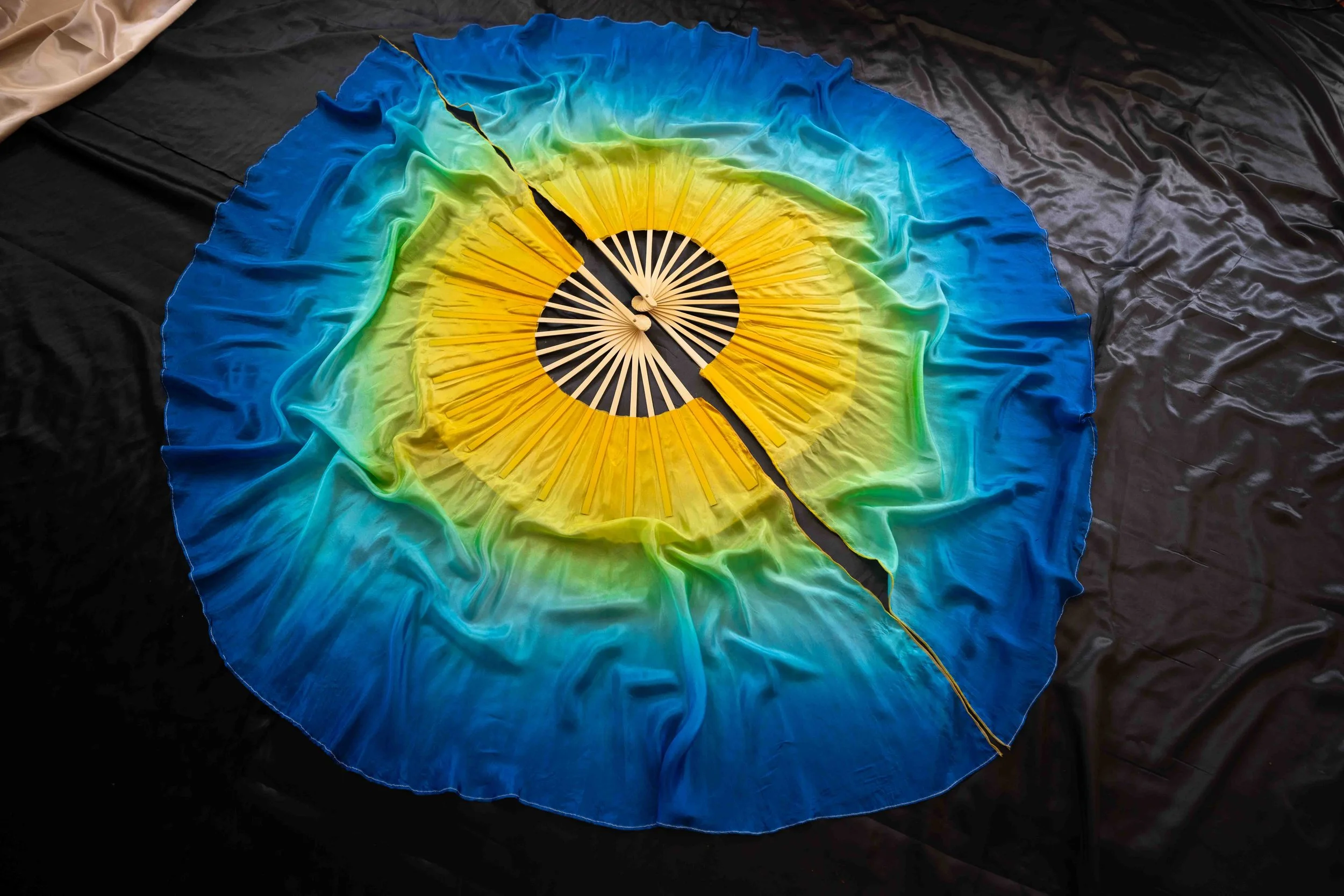 Oasis - Silk Fans - Halfmoon - Large