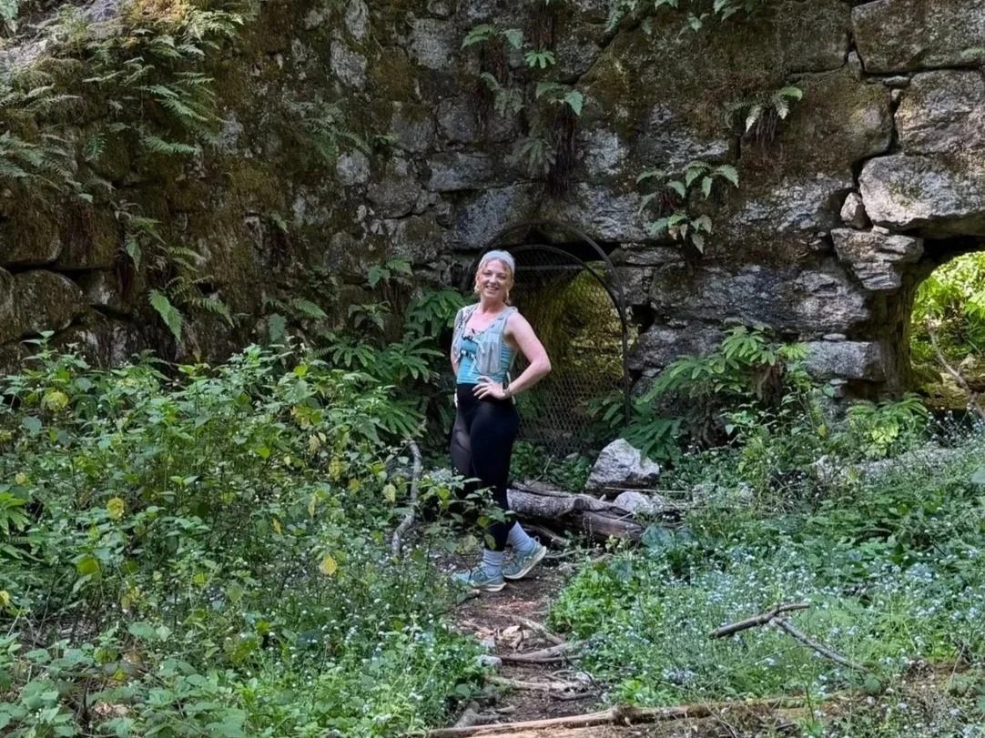 A woman trail running, hiking, athlete, sports chiropractic, rehab for outdoor athletes.