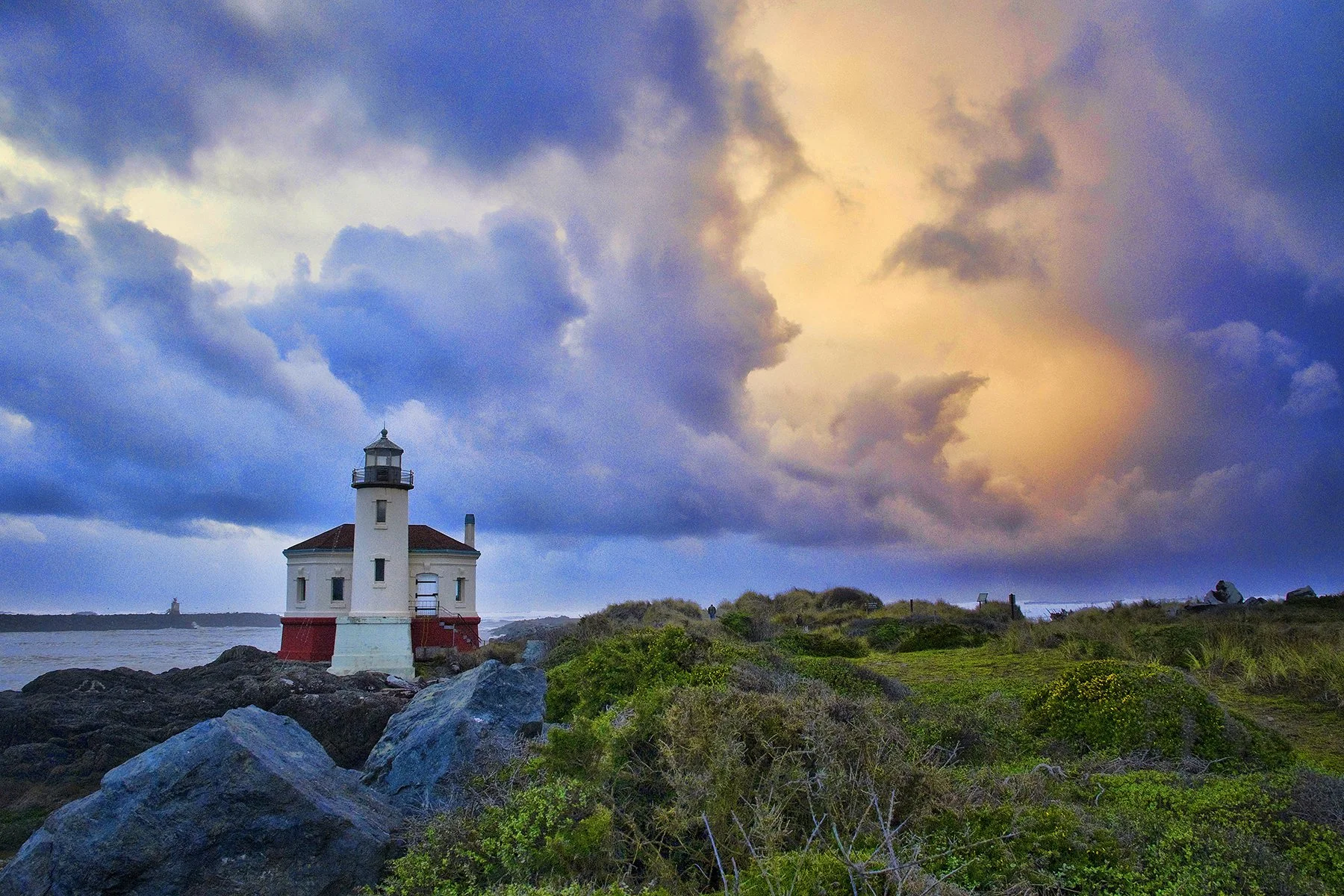 ©2008 Leanna Weber Art Bandon lighthouse.jpg