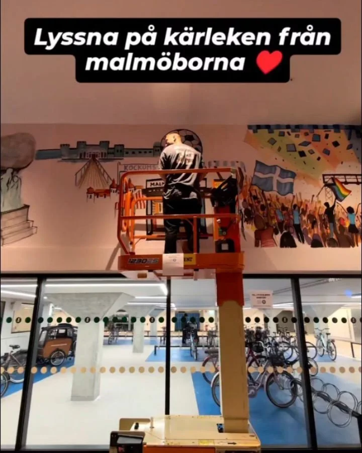 Mitt hj&auml;rta fylls med k&auml;rlek av alla underbara Malm&ouml;bor!! 😍 Stort tack f&ouml;r allt det fina engagemanget!! Ses p&aring; kronprinsen 👑❤️
.
.
.
#mural #art #muralart #kronprinsen #v&auml;ggm&aring;lning #k&auml;rlek #publik #malm&oum