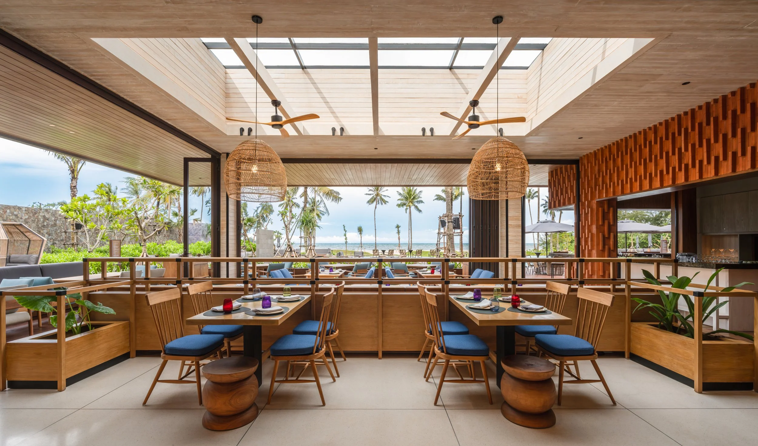IHG_HIBL_OceanKitchen-4_lowres.jpg