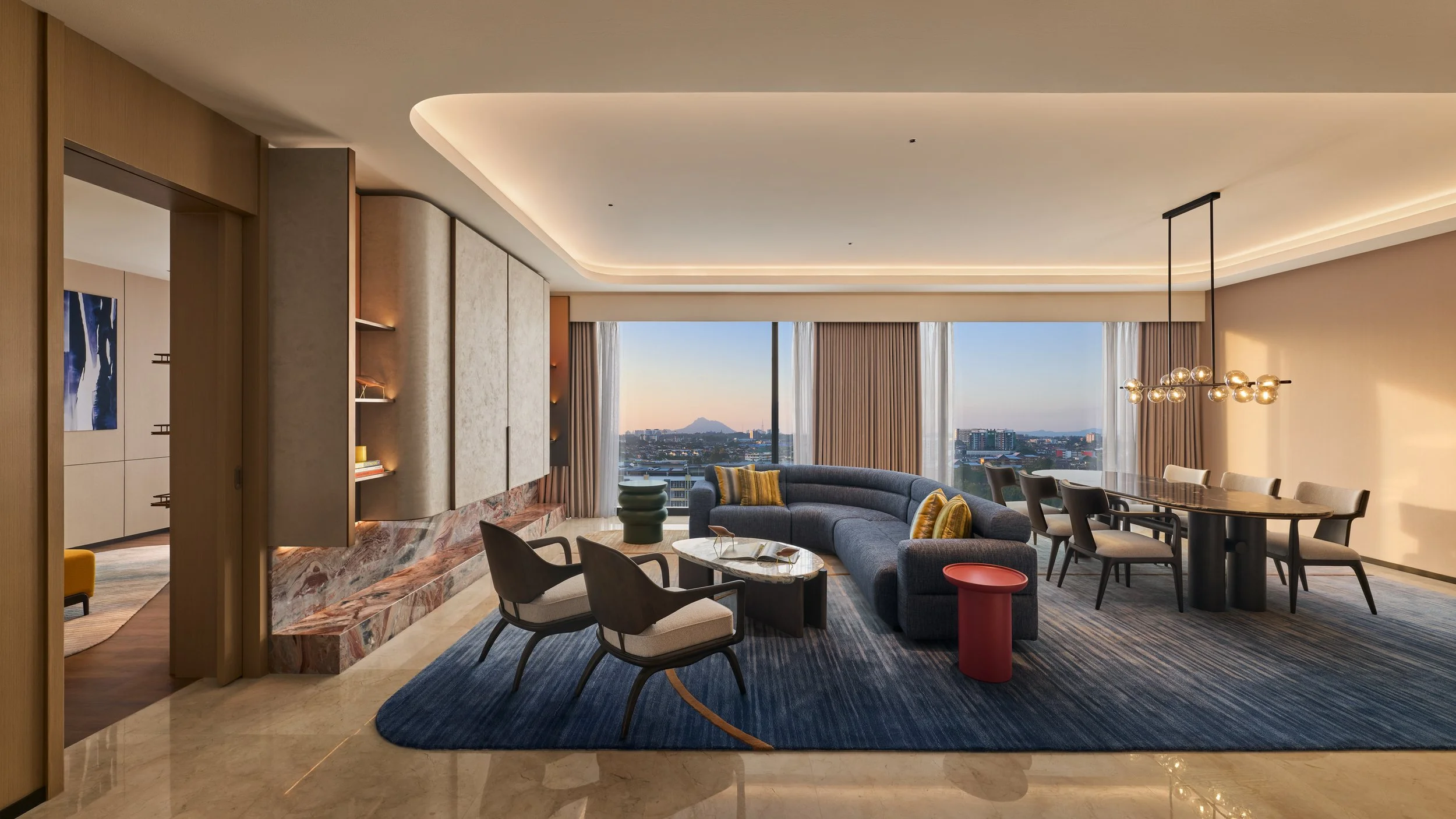 IHG_VocoKCH_P2_Room1111_RoyalSuite_02_lowres.jpg