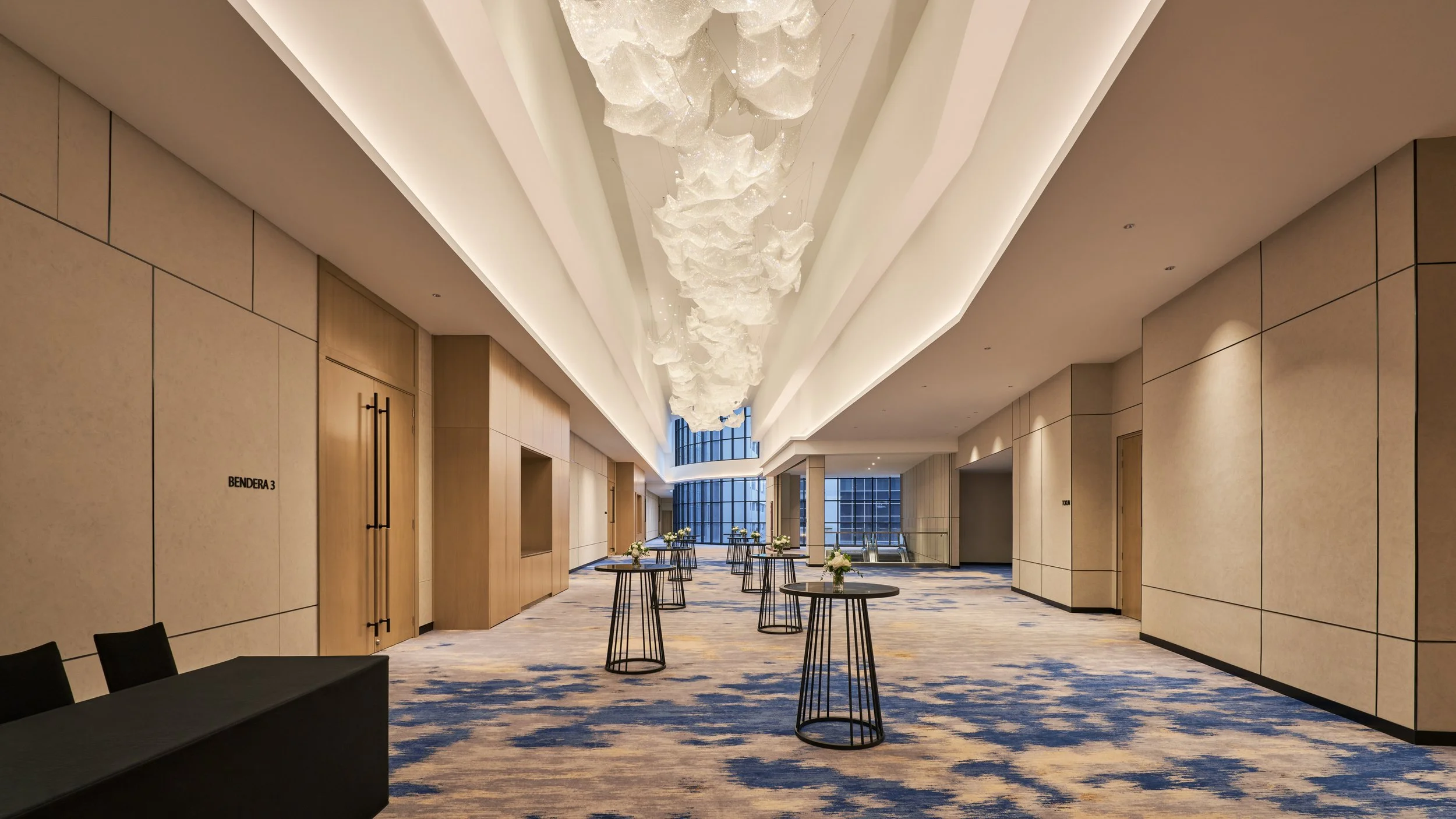 IHG_HISPENPP_P2_BallroomPreFunction_01_lowres.jpg