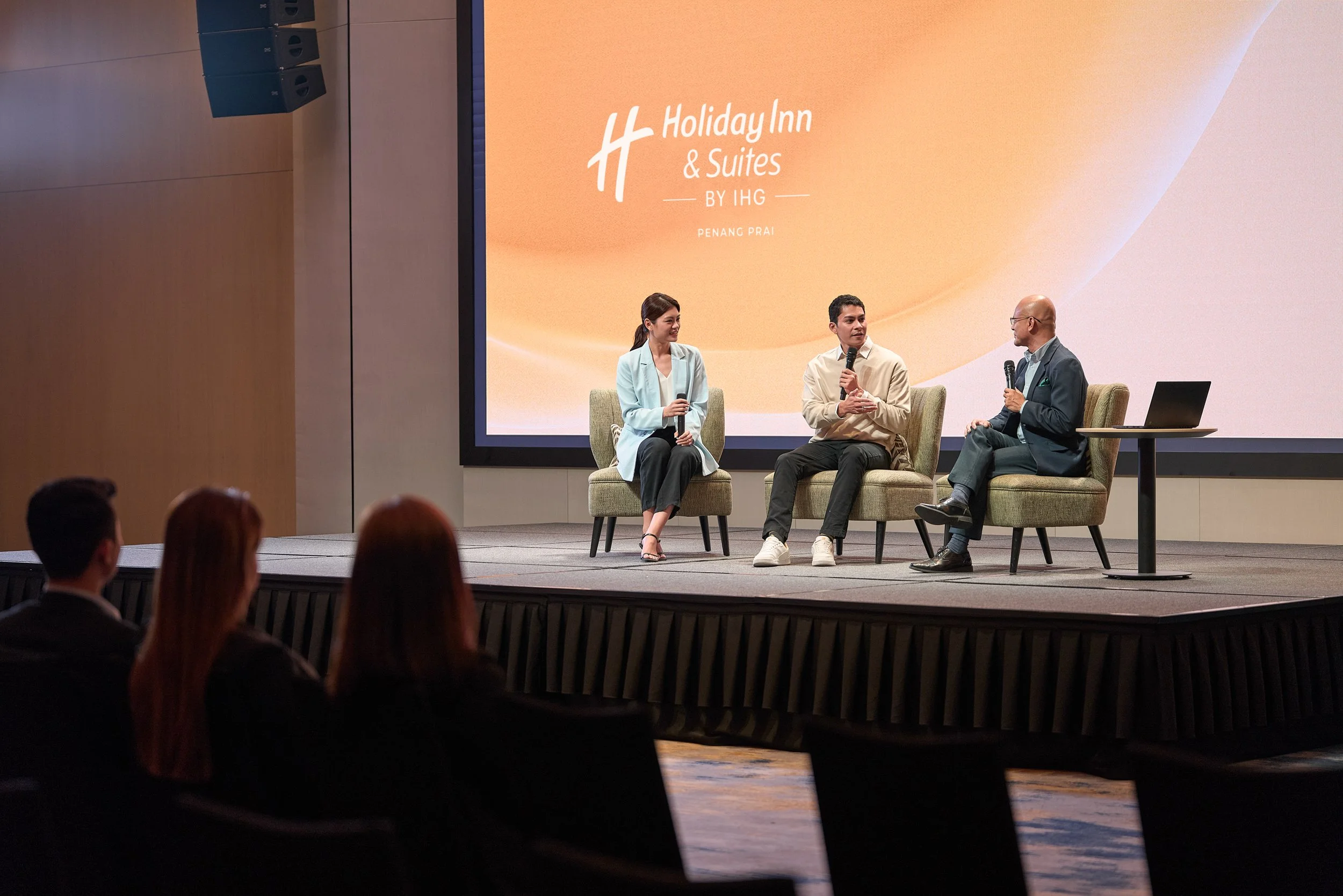 IHG-HISPENPP_Lifestyle_BallroomPanelTalk-1_v2_lowres.jpg