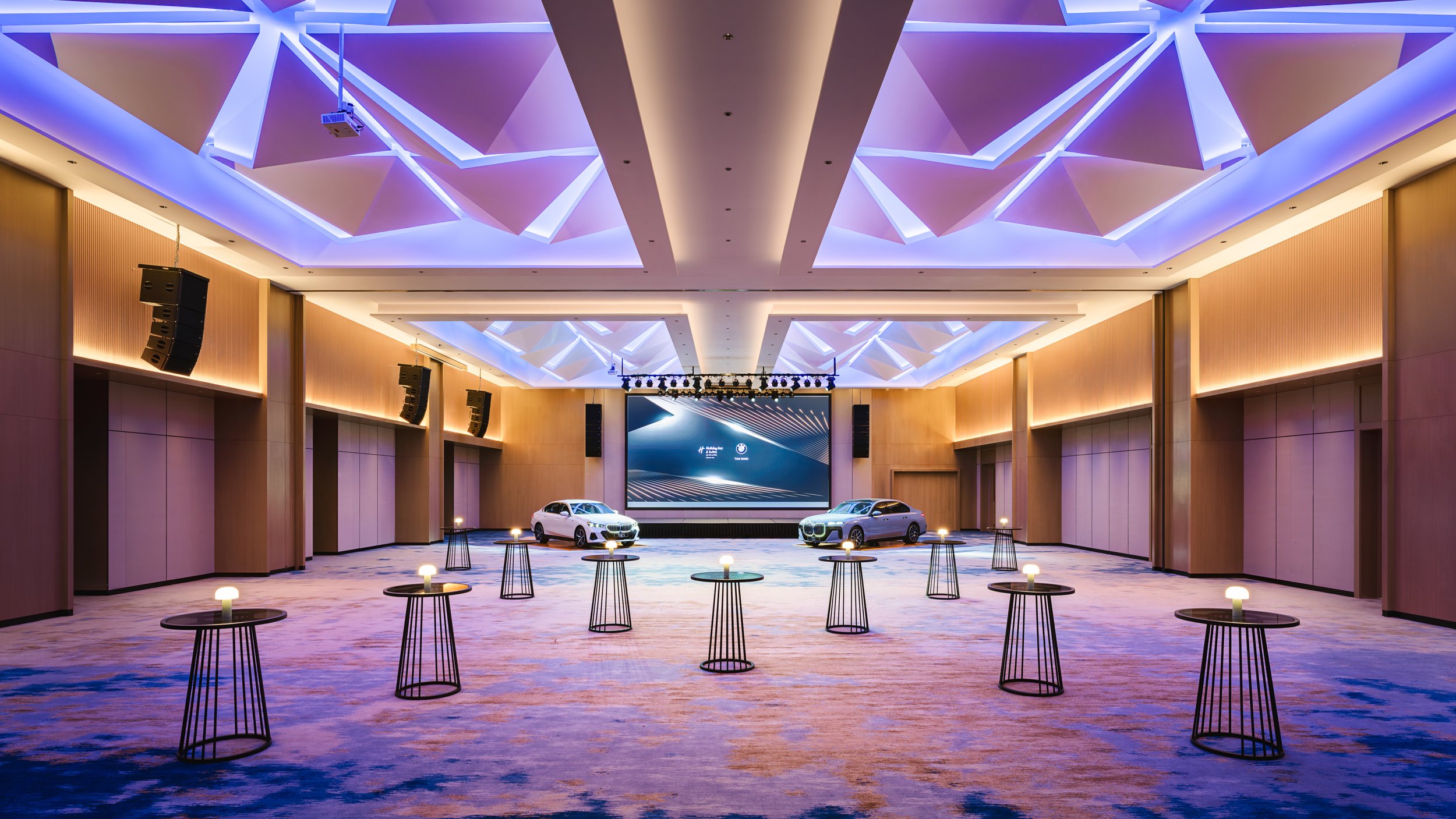 IHG_HISPENPP_P2_Ballroom_CarShow_01_lowres.jpg