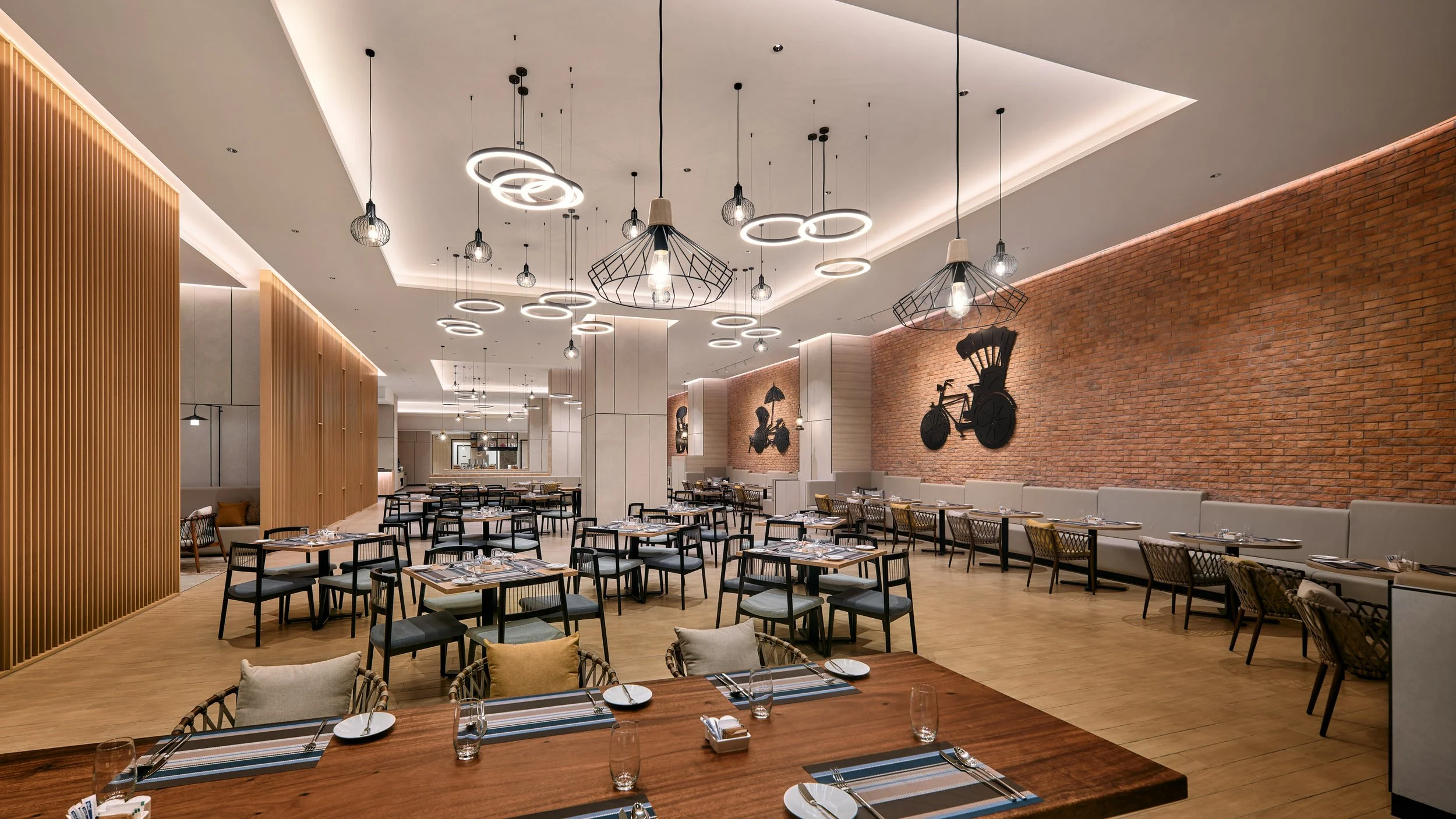IHG_HISPENPP_AllDayDining-1_lowres.jpg