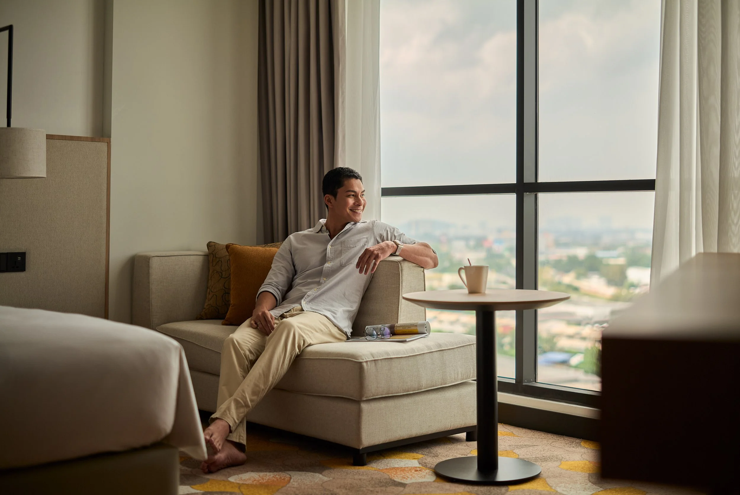 IHG-HISPENPP_Lifestyle_InRoomRelaxing-1_lowres.jpg