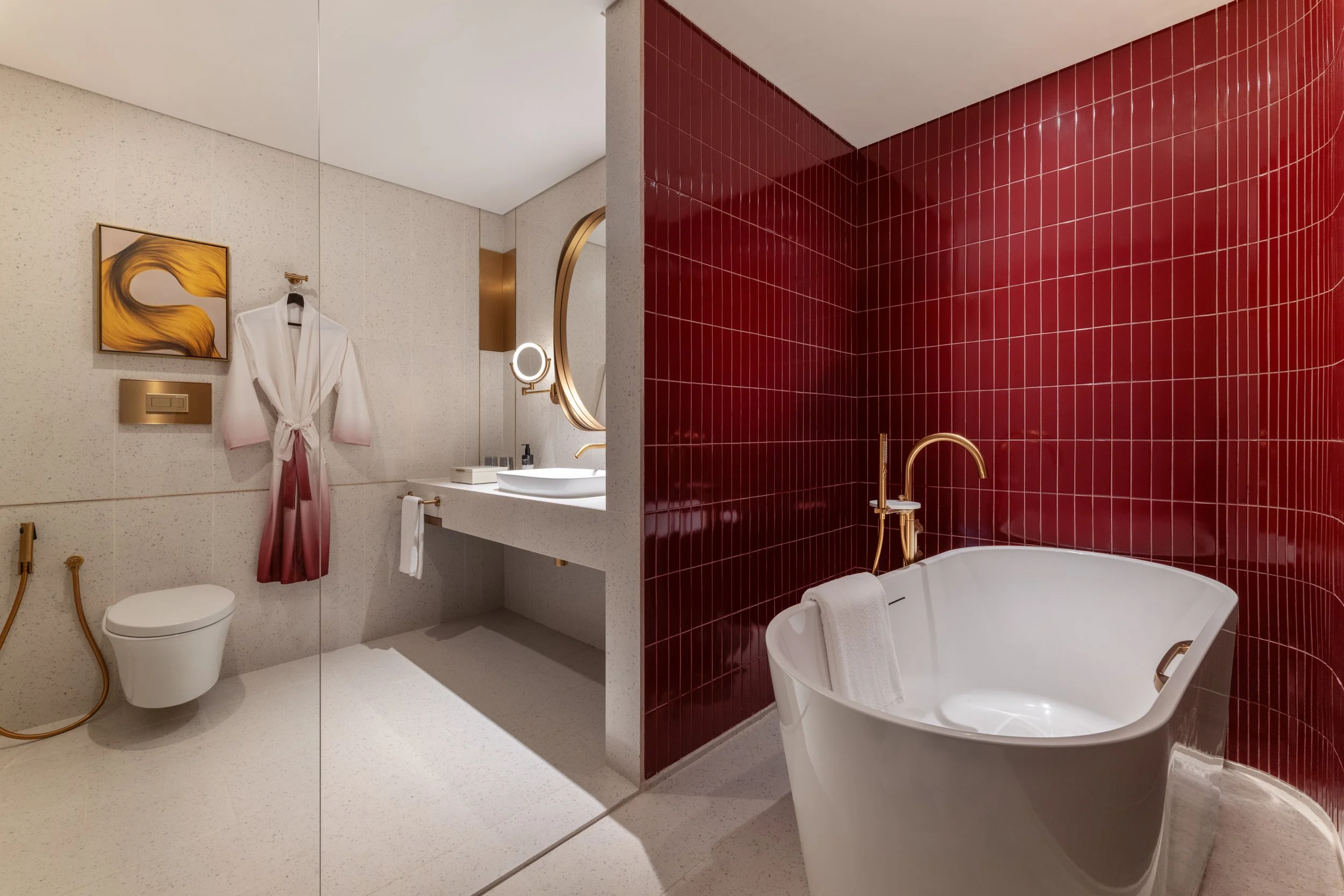 IHG_KULTE_Room423_PremiumRoom_Bath-2_lowres.jpg