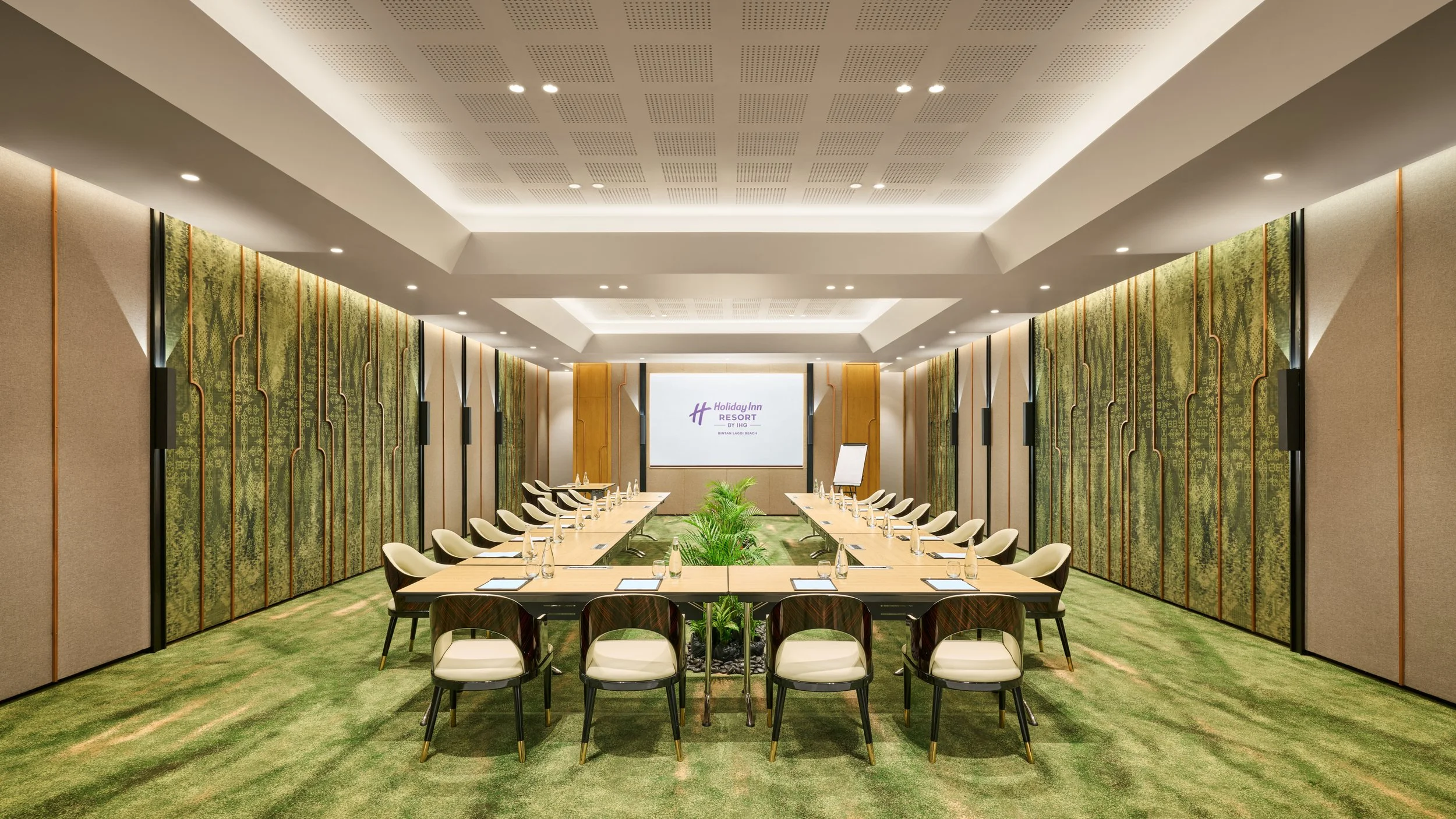 IHG_HIRBL_MeetingRoom_UShape-1_lowres.jpg