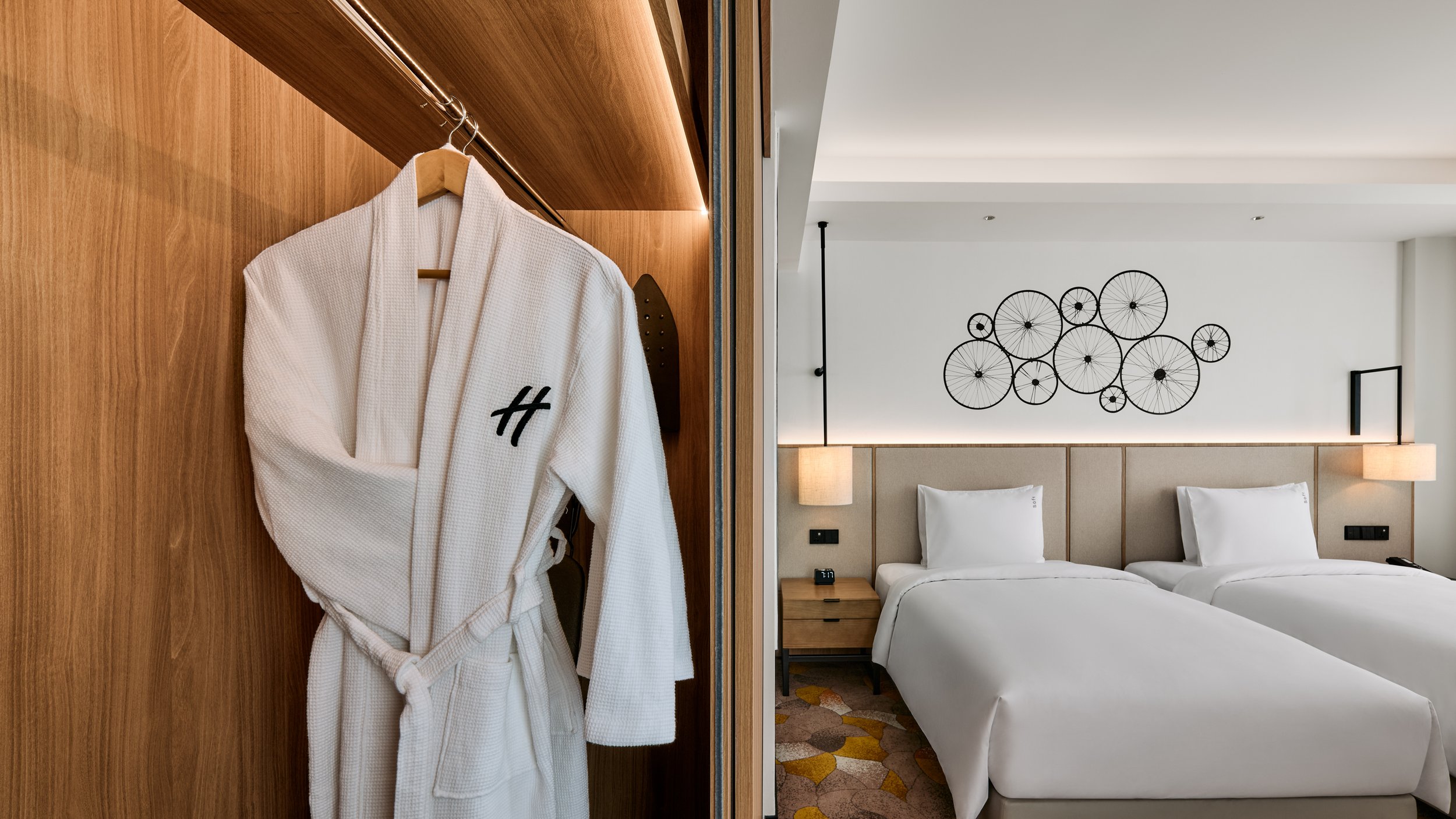 IHG_HISPENPP_Room1202_SuiteTwin_Bedroom-1_lowres.jpg