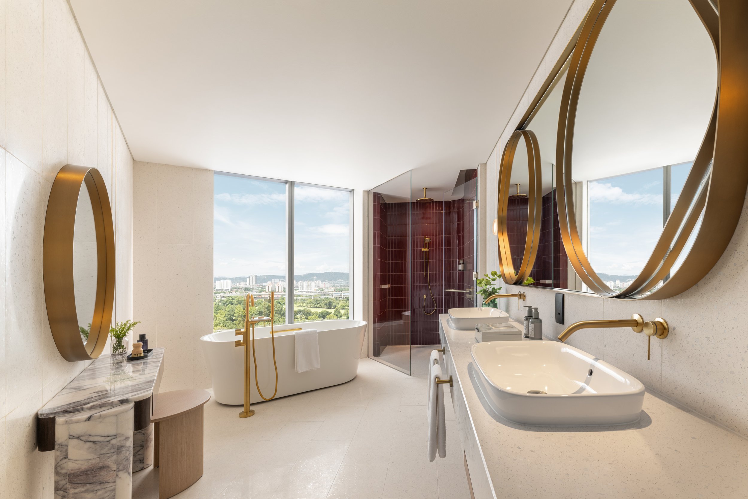 IHG_KULTE_Room401_JuniorSuite_Bath-1_lowres.jpg