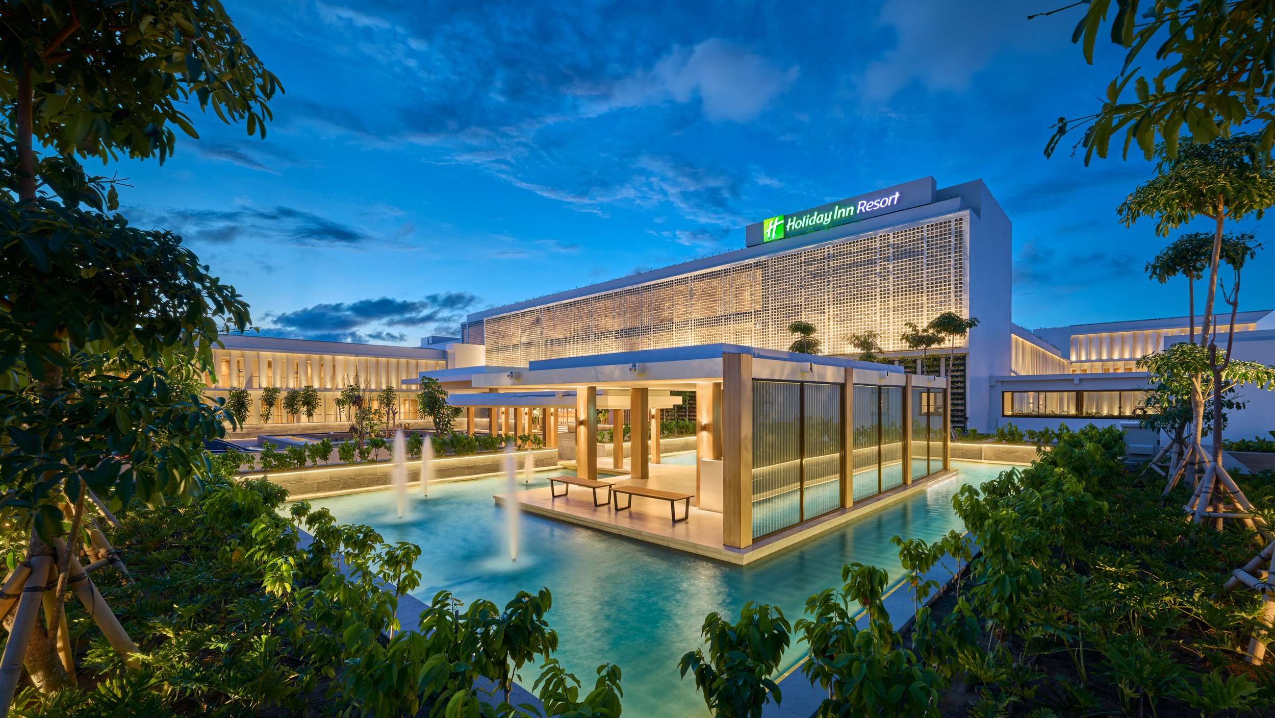 IHG_HIRBL_ExteriorFacade-3_lowres.jpg