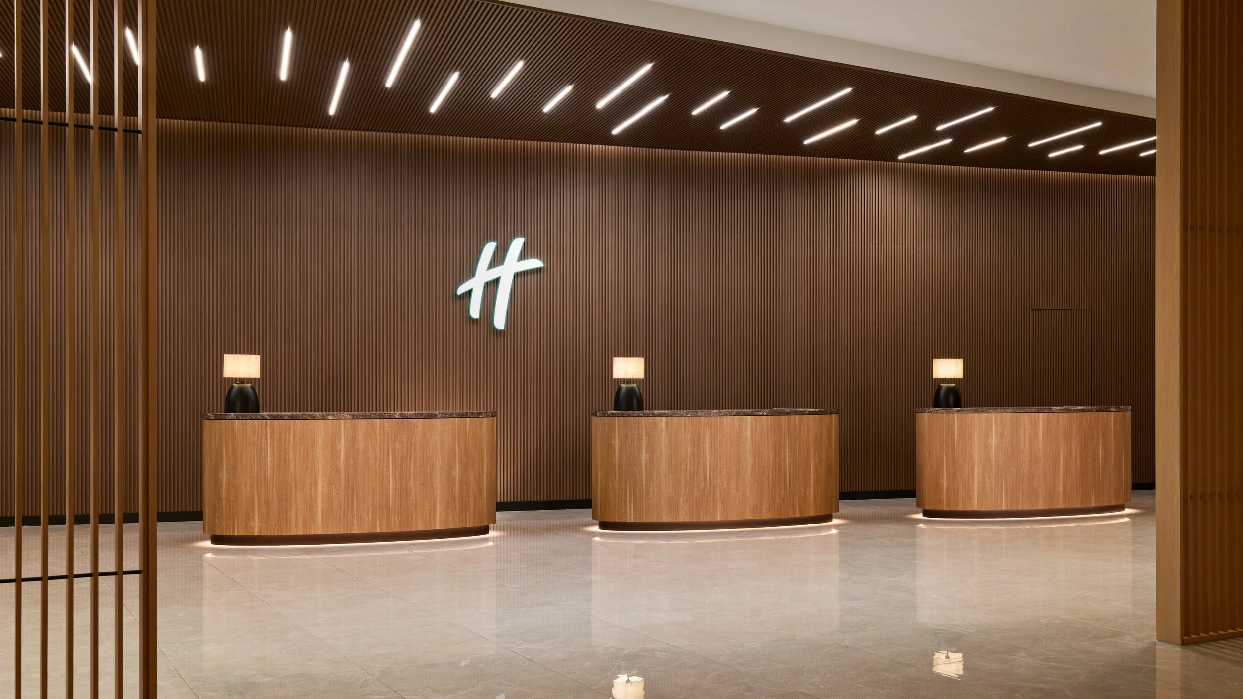 IHG_HISPENPP_FrontDesk-1_lowres.jpg