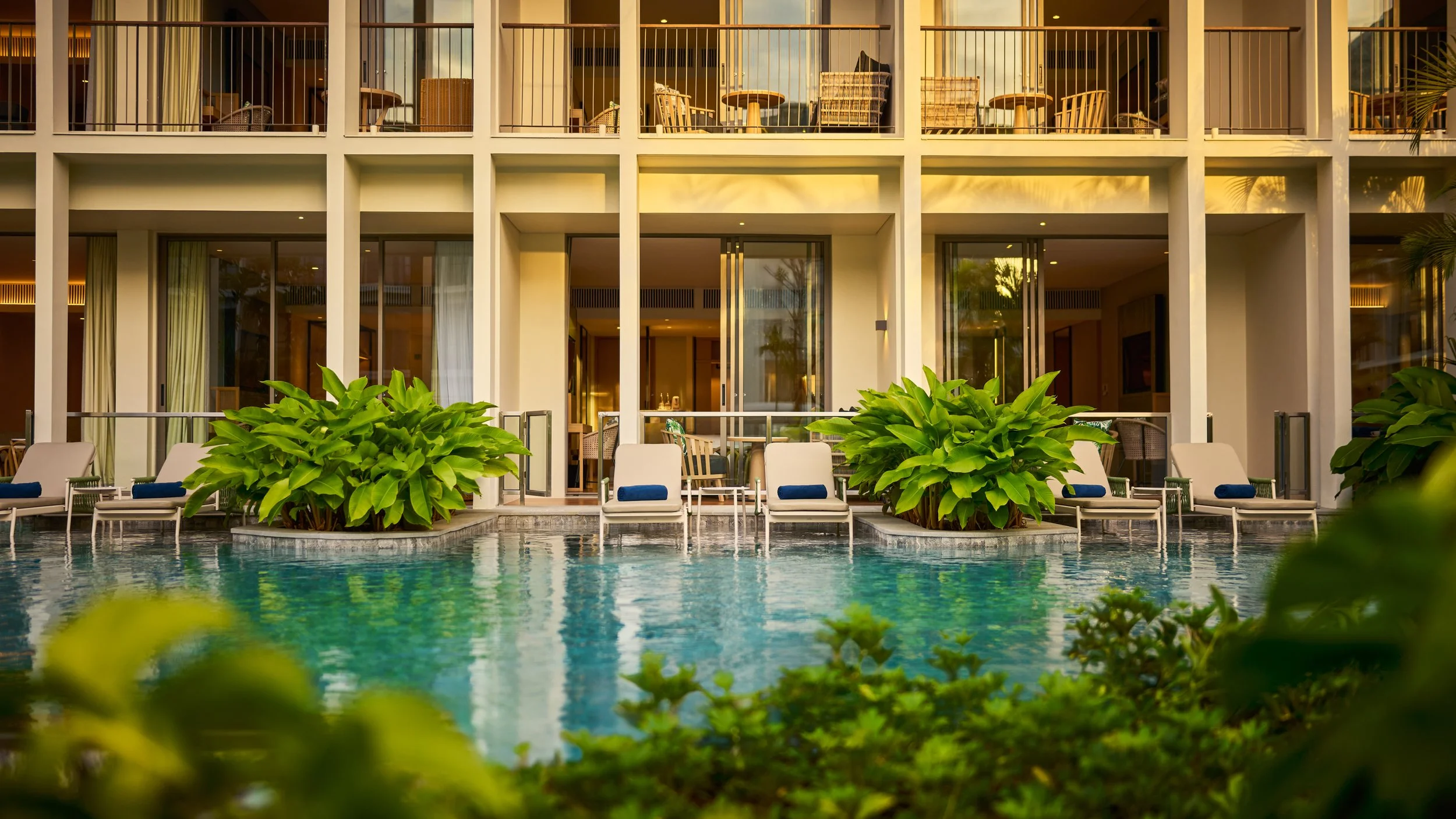 IHG_HIRBL_Room1105_StandardPoolAccessKing_FromOutside_010 v2_lowres.jpg