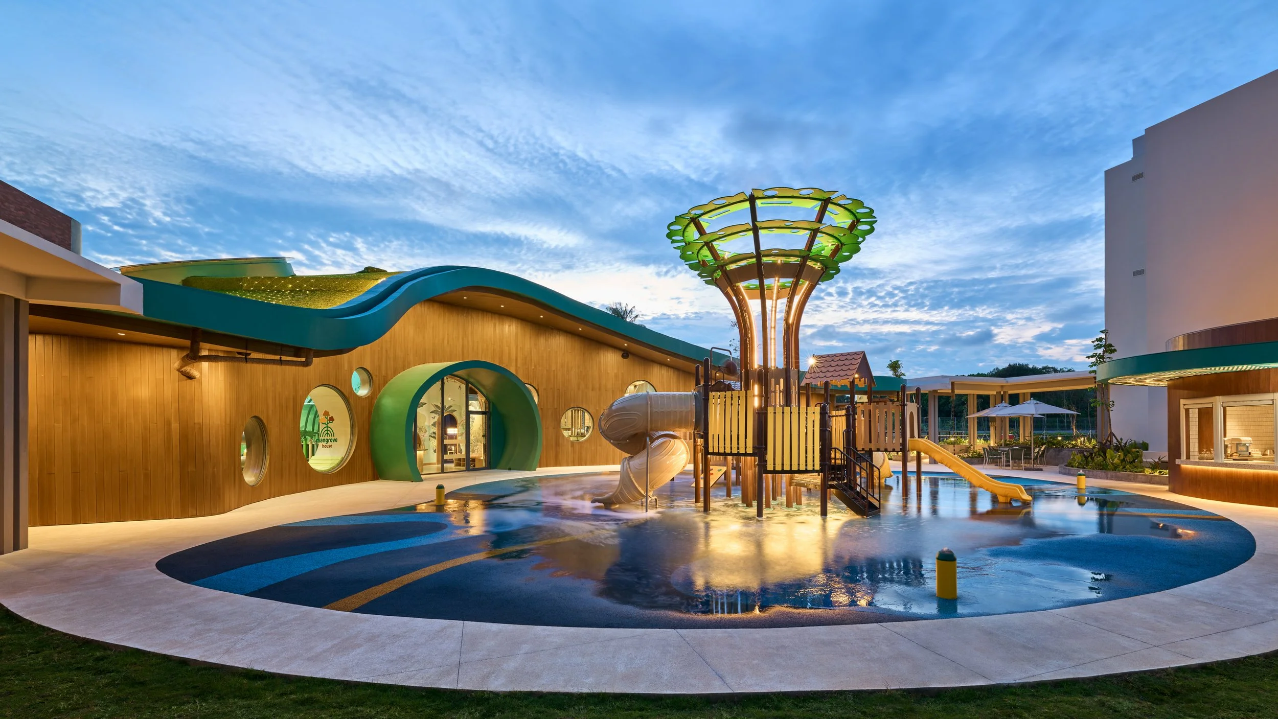 IHG_HIRBL_KidsClub_Exterior-1_lowres.jpg
