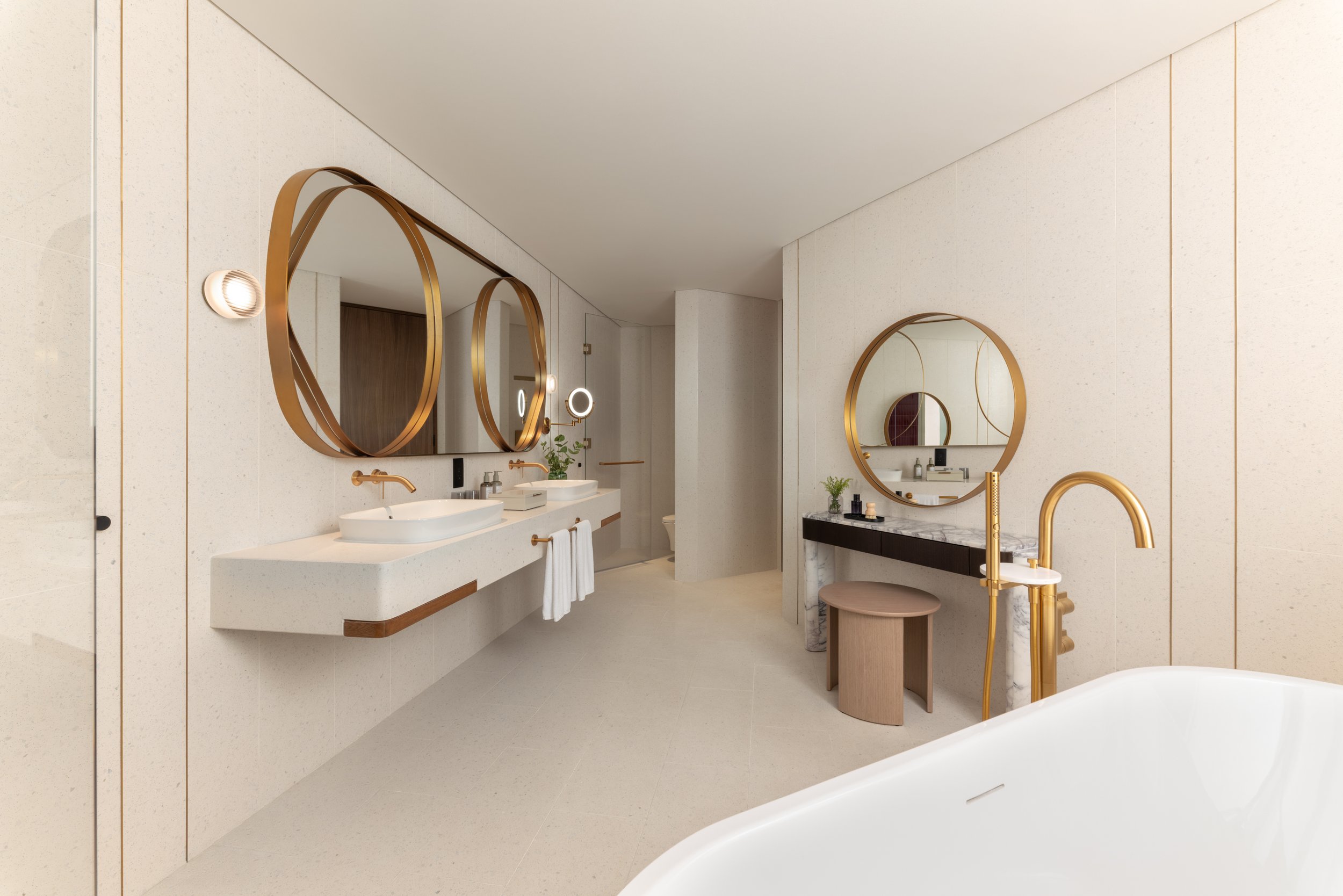 IHG_KULTE_Room401_JuniorSuite_Bath-2_lowres.jpg