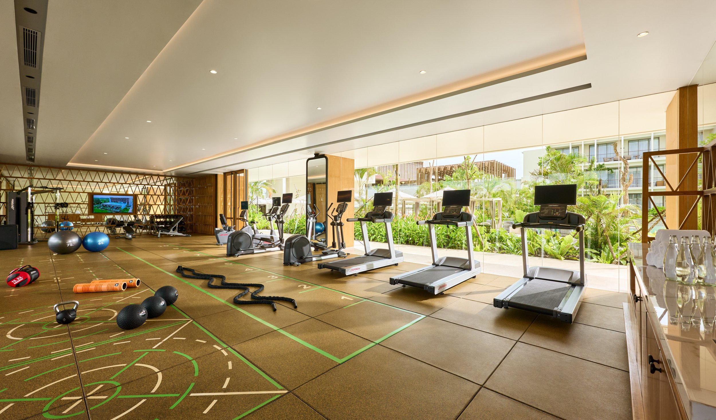 IHG_HIRBL_FitnessStudio_104_lowres.jpg