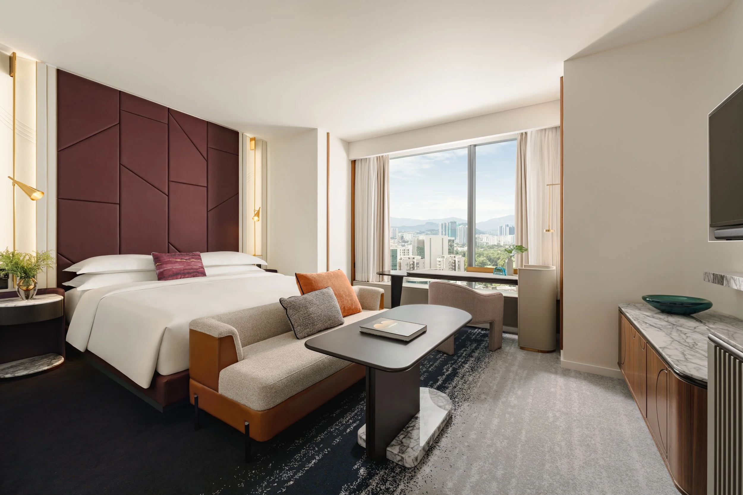 IHG_KULTE_Room401_JuniorSuite_Bed-1_lowres.jpg