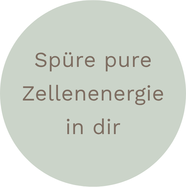 Kreis mit dem deutschen Text "Spüre pure Zellenergie in dir" auf hellgrünem Hintergrund.