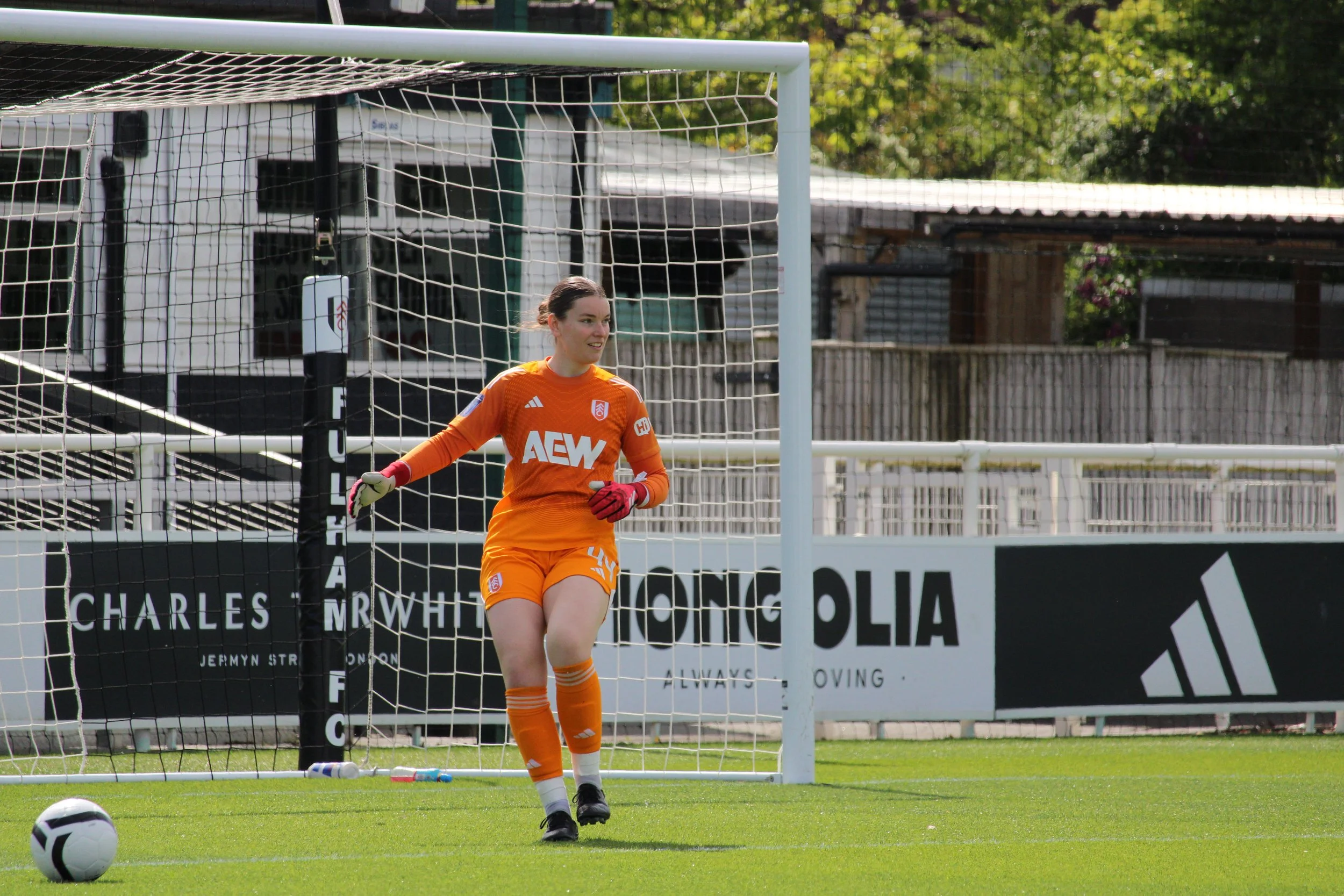 Fulham's Jacqui Goldsmid making a pass.