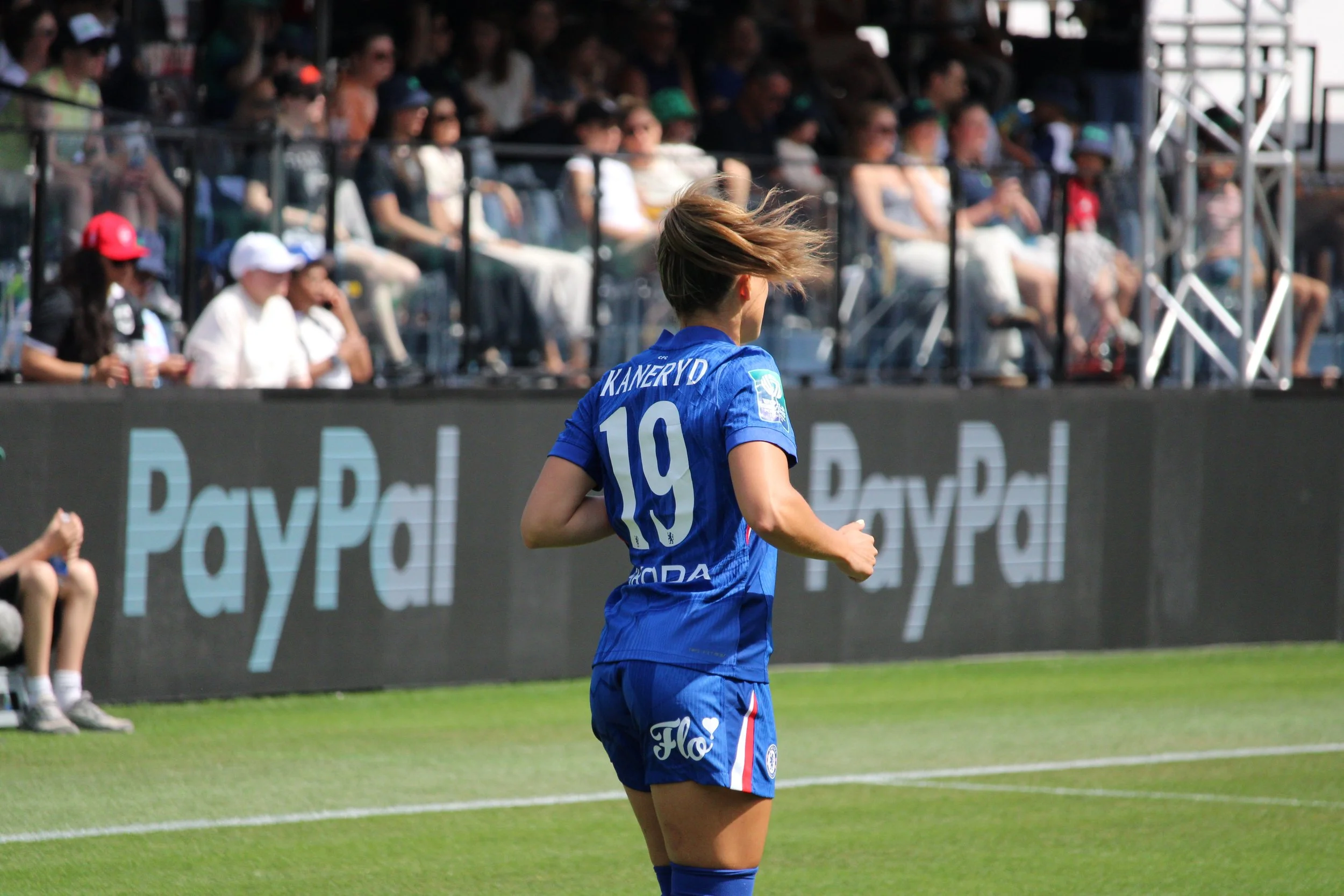 Johanna Rytting Kaneryd looking downfield.