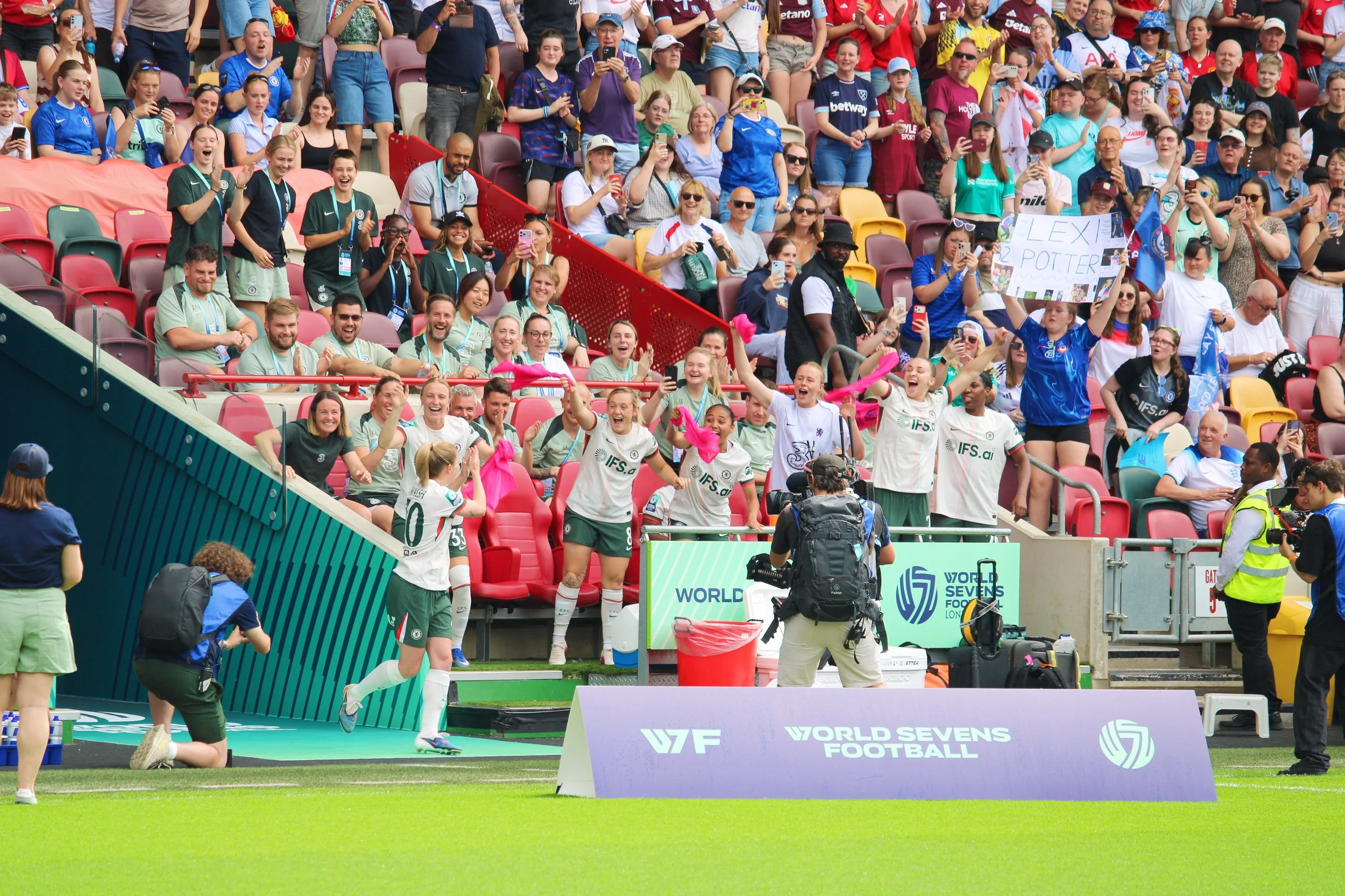 Keira Walsh making her way onto the pitch at World Sevens.