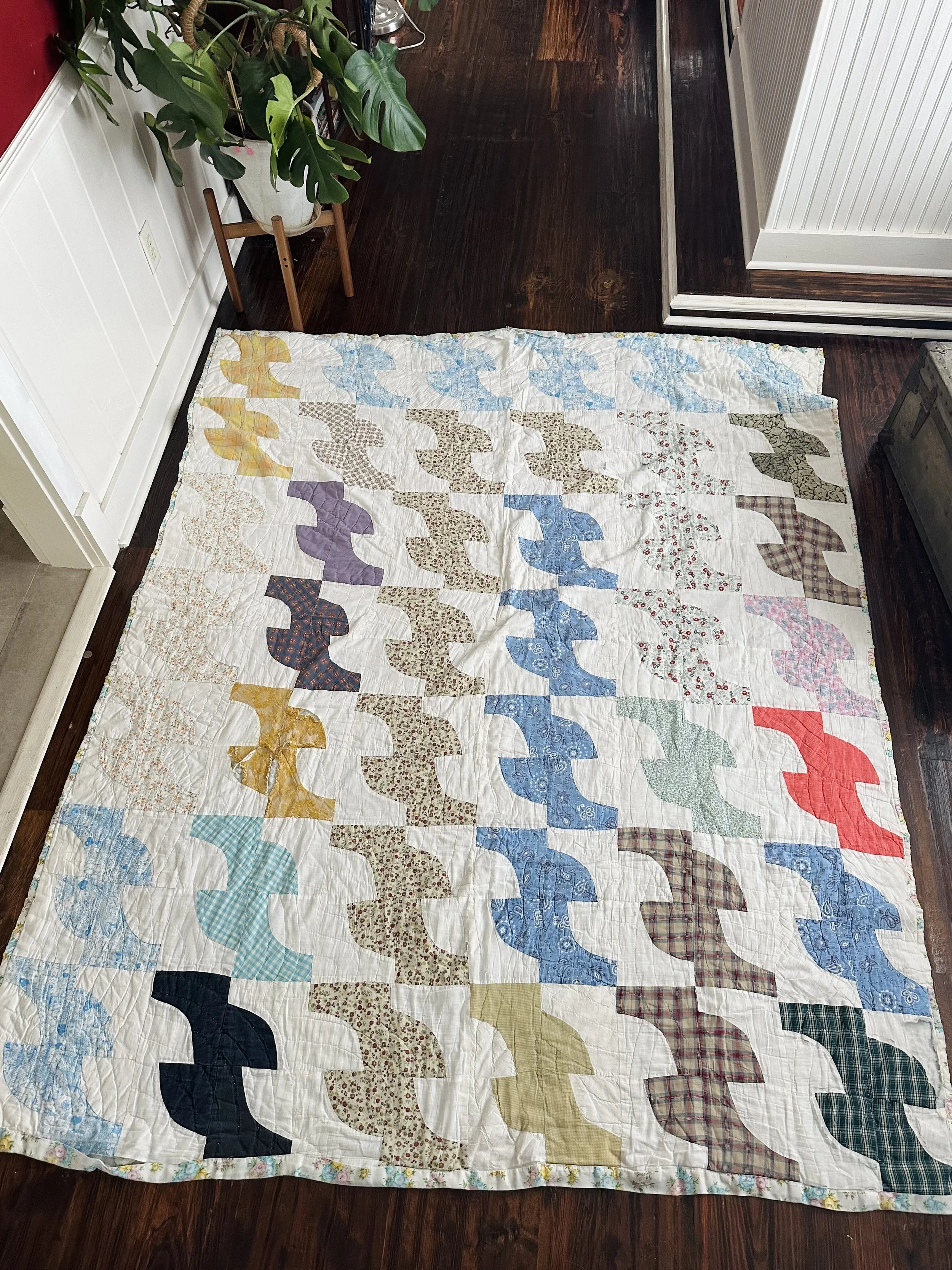 Vintage Drunkard's Path Quilt