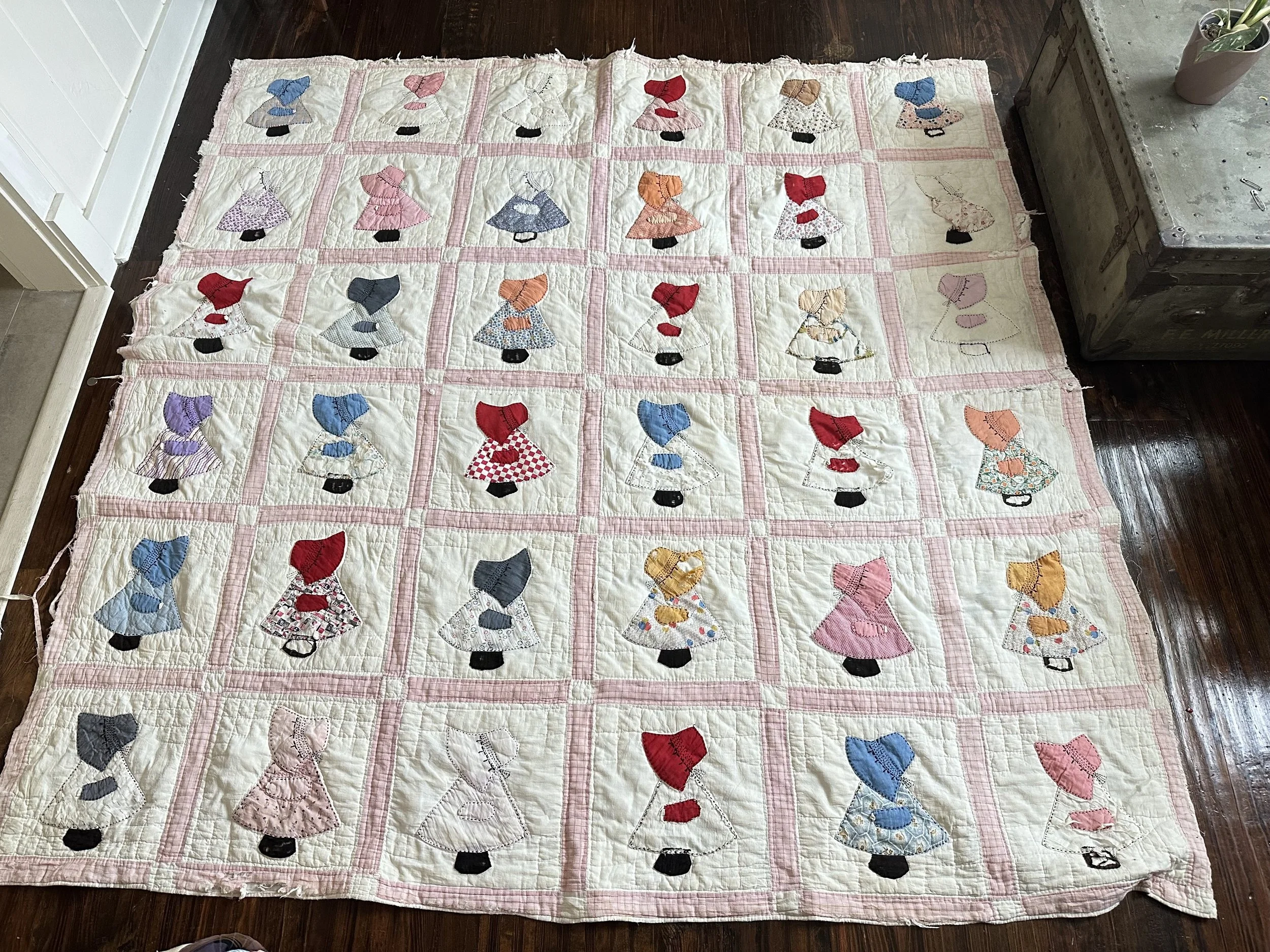 Vintage Sunbonnet Sue Quilt - 78x78
