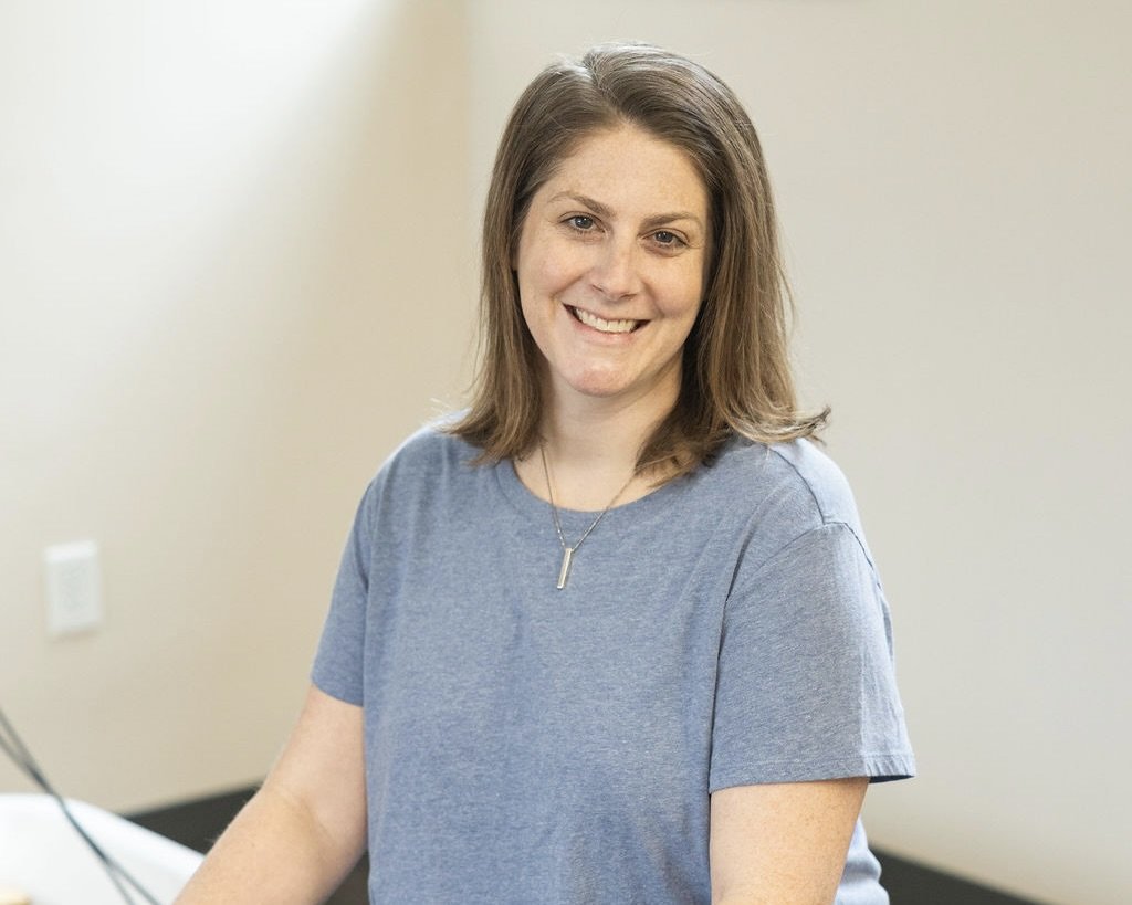 Dara Galasso smiling in the studio