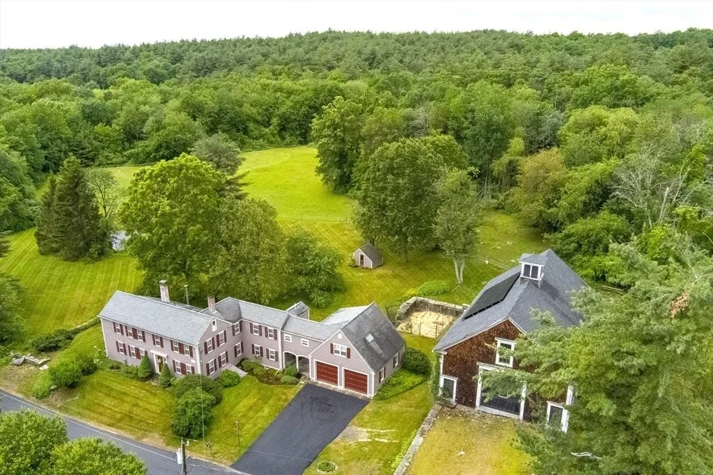 Which Wellesley neighborhood is best for your commute? T stops, drive times, and remote work lifestyle — a neighborhood-by-commute breakdown for Boston-area buyers.