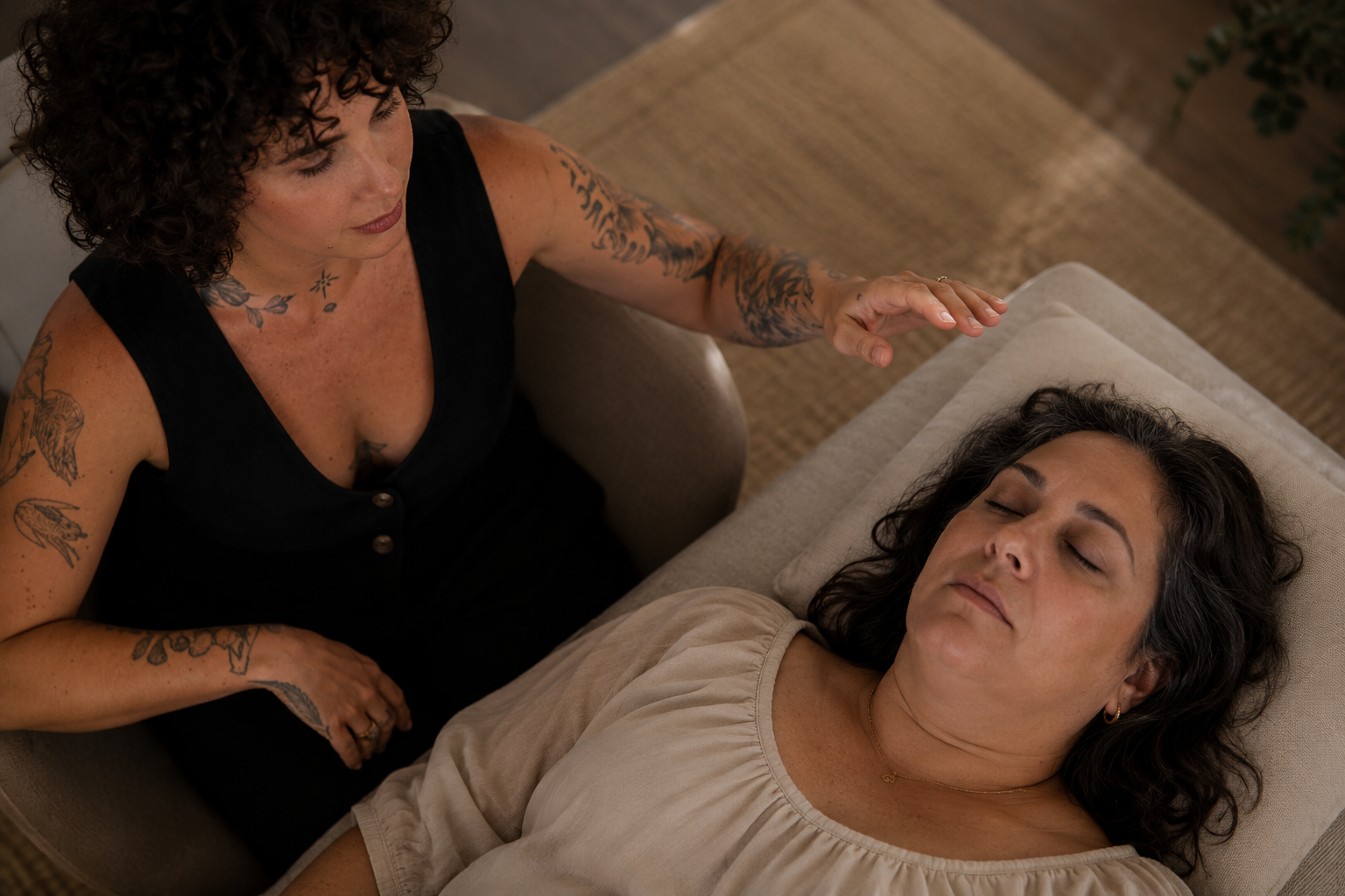 Talya James guiding a private hypnotherapy session to help a client rewire limiting beliefs, reduce anxiety, and create lasting subconscious change.
