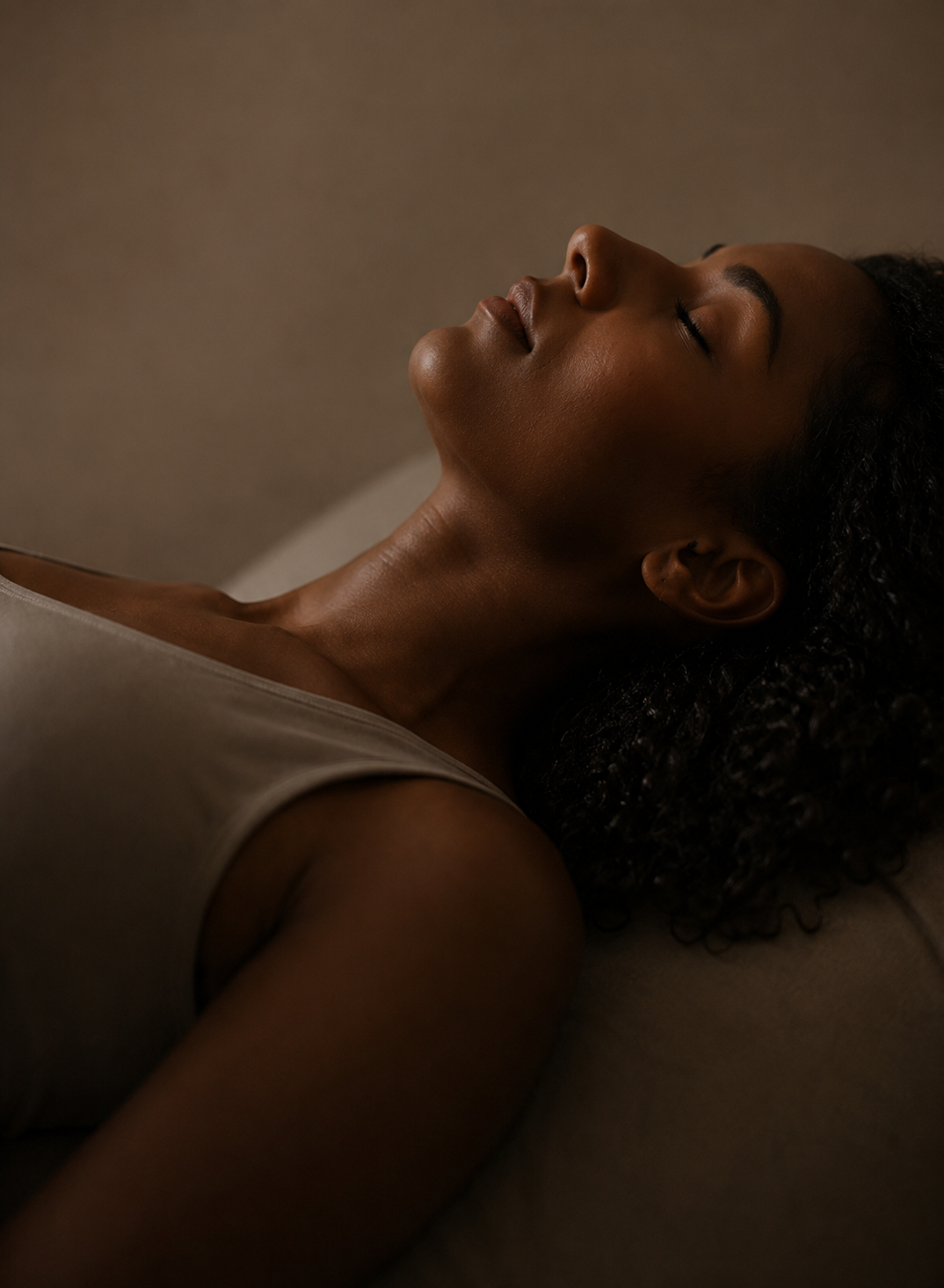 Client experiencing a personalized hypnotherapy session to reduce anxiety, rewire limiting beliefs, and support lasting emotional wellbeing.