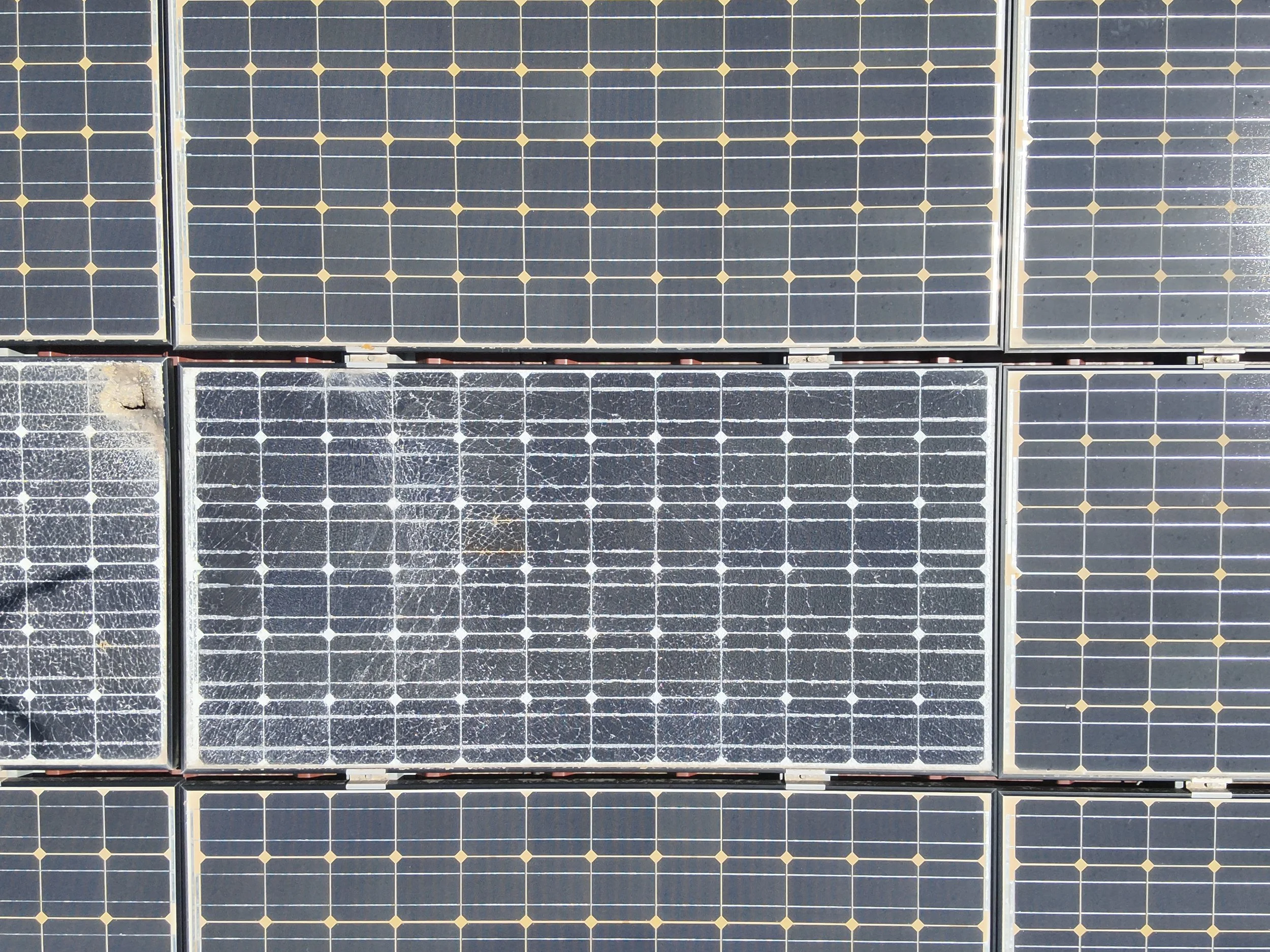 Panneau PV sale et dégradé
