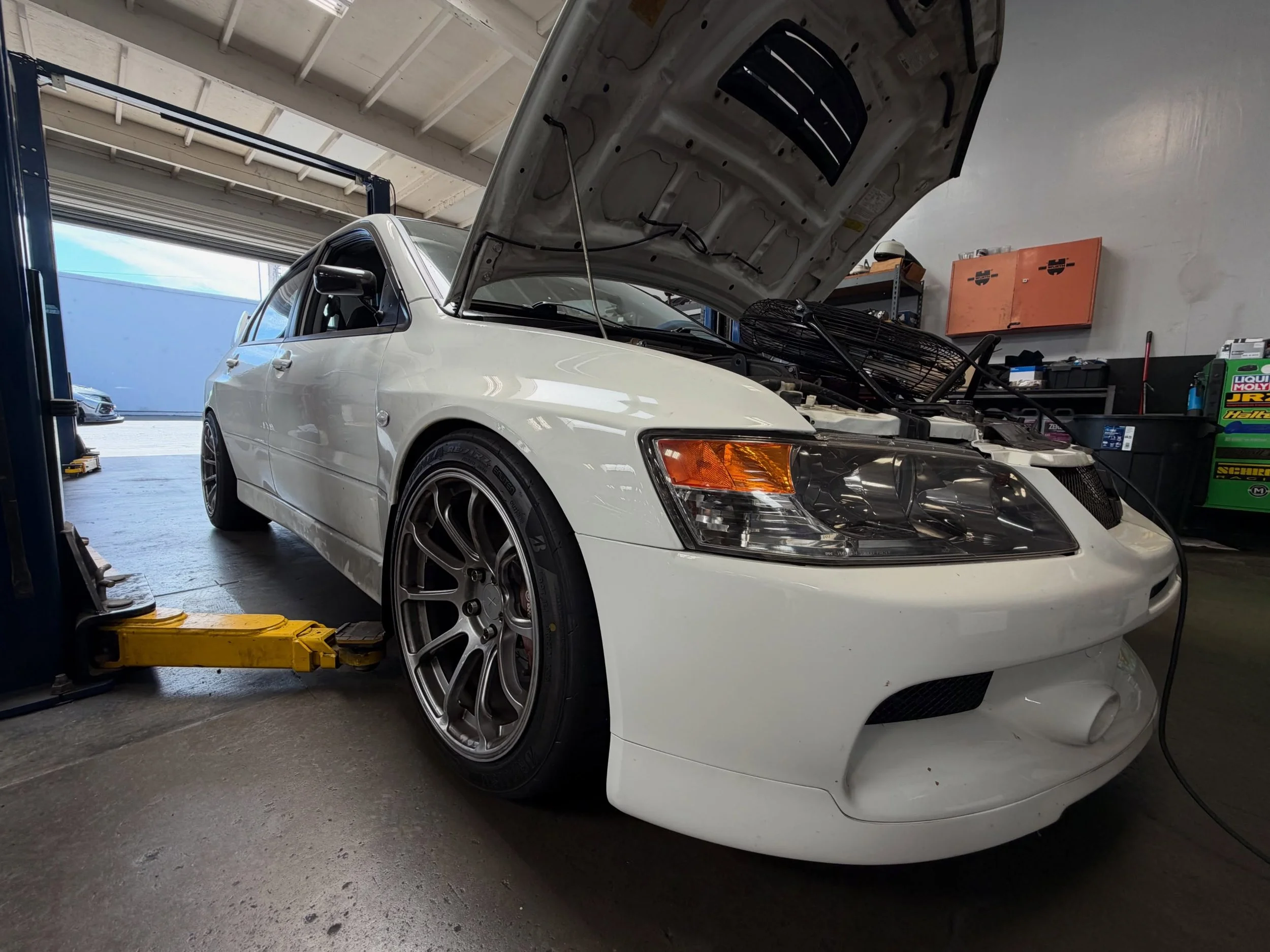 @darkworks_design brought in his Clean tracked Evo 9 in for some awesome upgrades!

@haltech Nexus S3 ECU with jumper harness kit ✅
@fuelinjectorclinic 1200cc injector installation ✅
@haltech Evo 9 base file loaded onto the ECU ✅
Wideband O2 sensor i