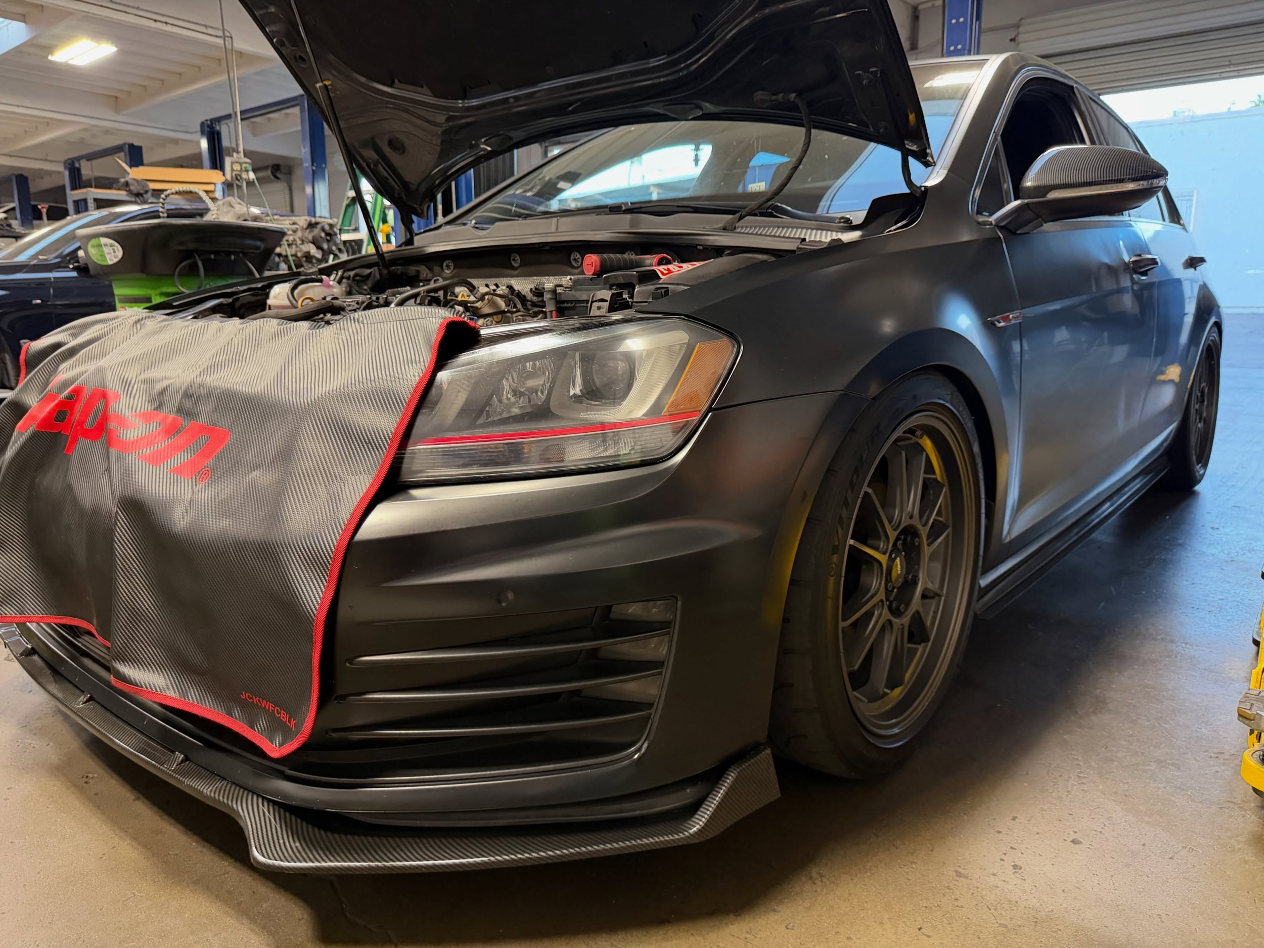 @gerson_herrera_gti brought in his clean MK7 in for routine carbon cleaning 🧼 

DM to book your appointment today! 

#interluderacing #maintenance #VW #MK7 #carboncleaning