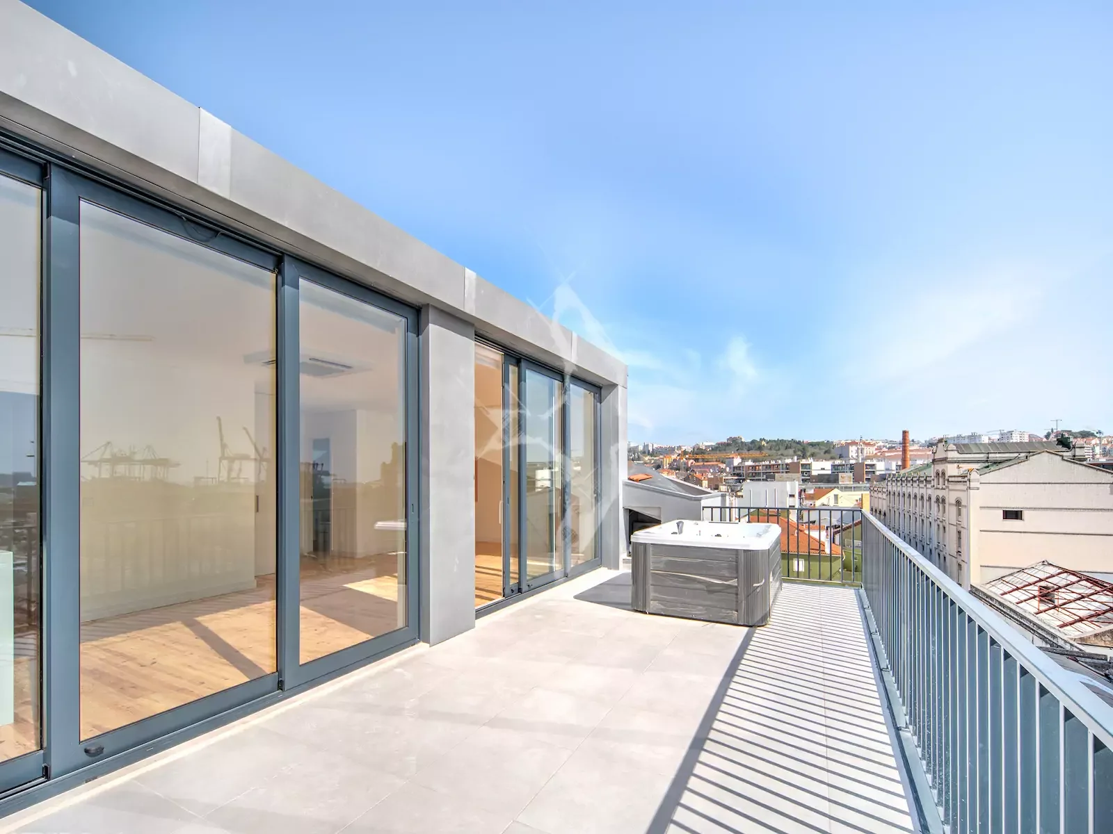 Penthouse T2, Alcântara