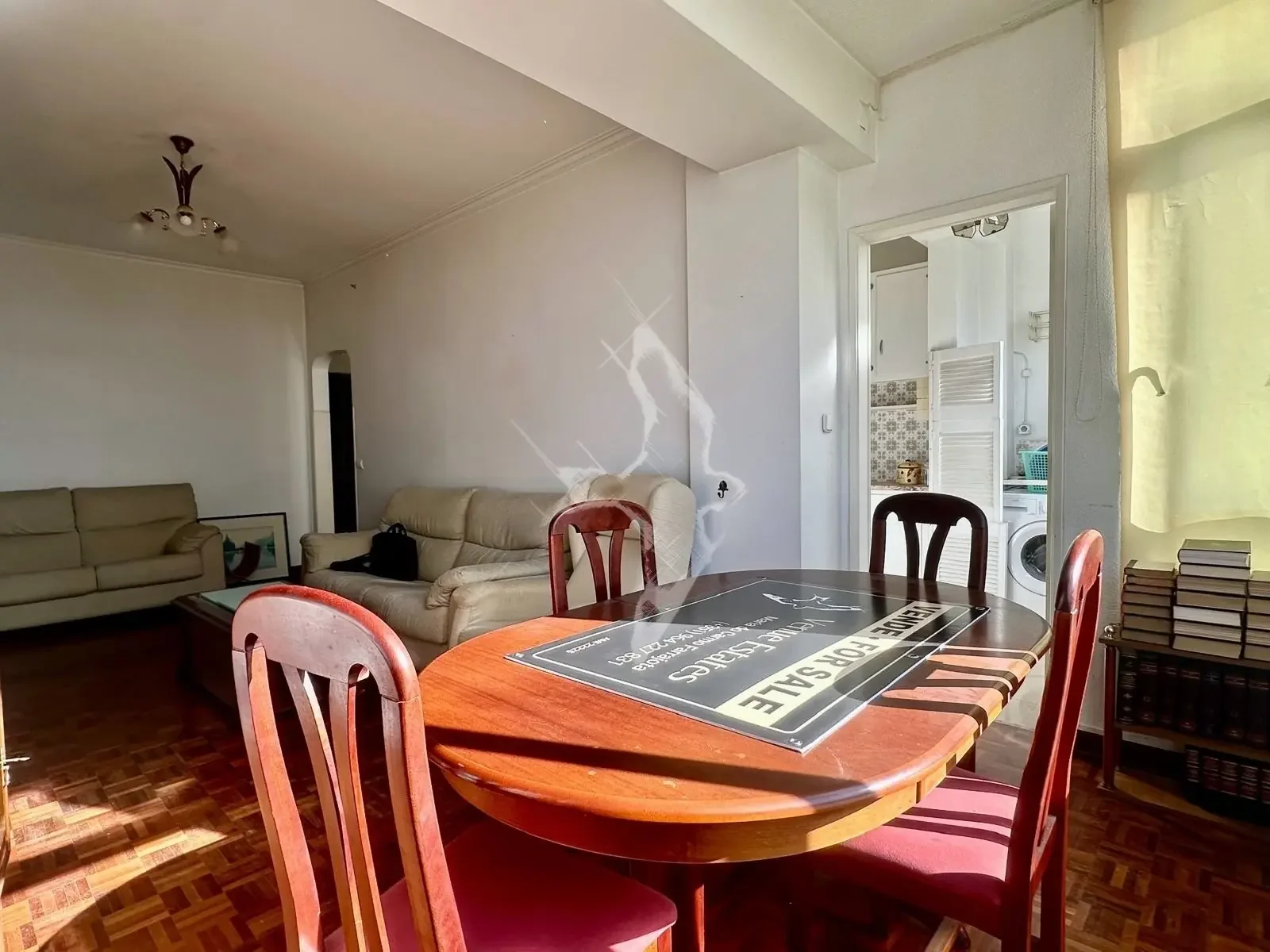 8.-Mesa-da-Sala-entrada-da-cozinha-Oeiras.jpg.webp