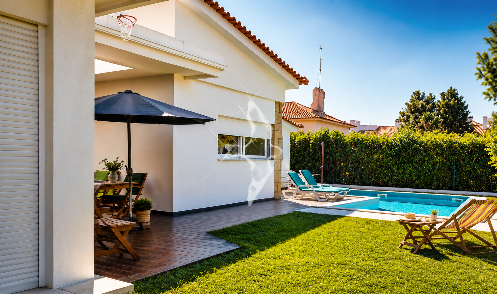 Moradia T6 com piscina a “dois passos” da praia, Parede, Cascais
