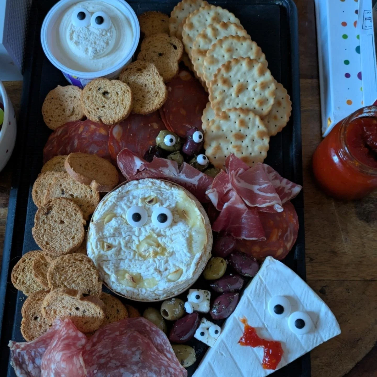 This time last year I made 'scare-cuterie' for my friends ahead of Halloween - featuring a 'brie-mon' and 'camen-scare' 😏 as well as some weird little olive aliens.
We only had the OG chilli jam at this point - shall I make an upgraded version this 