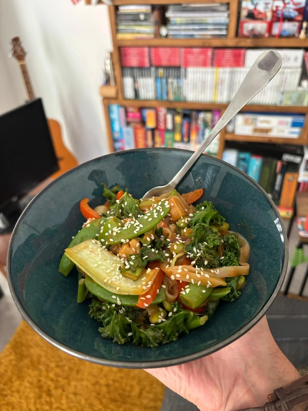 A delicious looking veggie stir fry created by our friends Steve and Lenny, using our mango jam to get a sweet and sour glaze and topping with sesame seeds 🥭