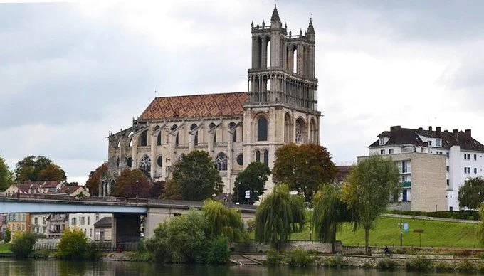 Collégiale Notre Dame à Mante-la-Jolie