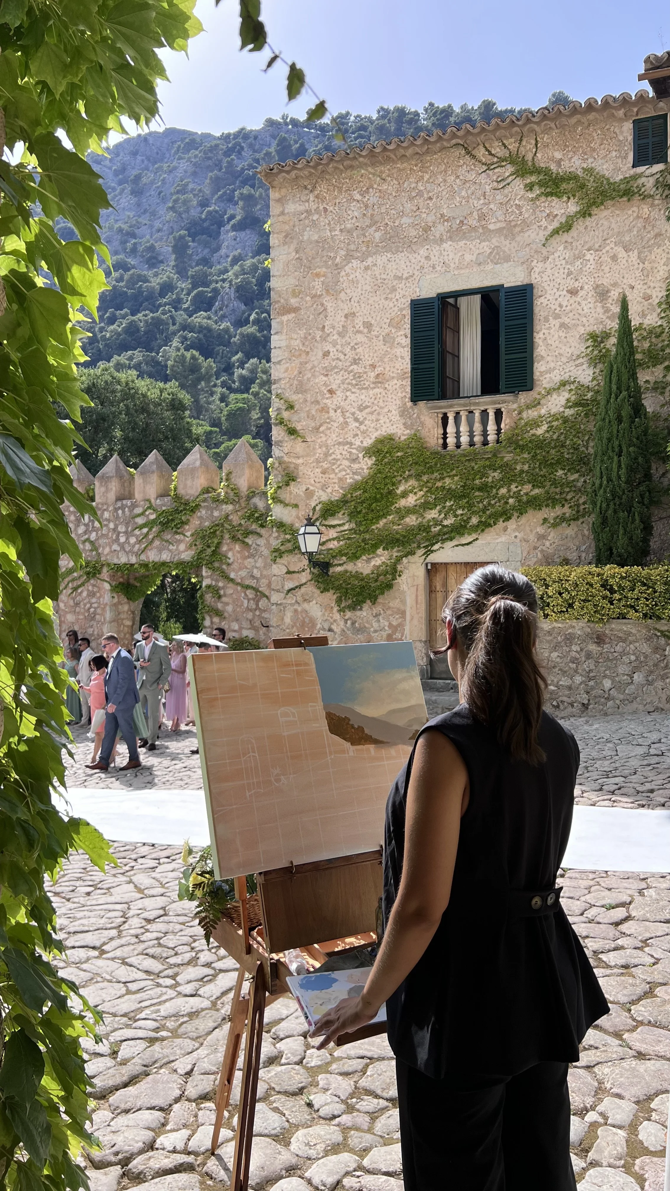 Live wedding painting by Penélope Servera at a Mallorca finca Comassema, Orient, Mallorca, Spain.