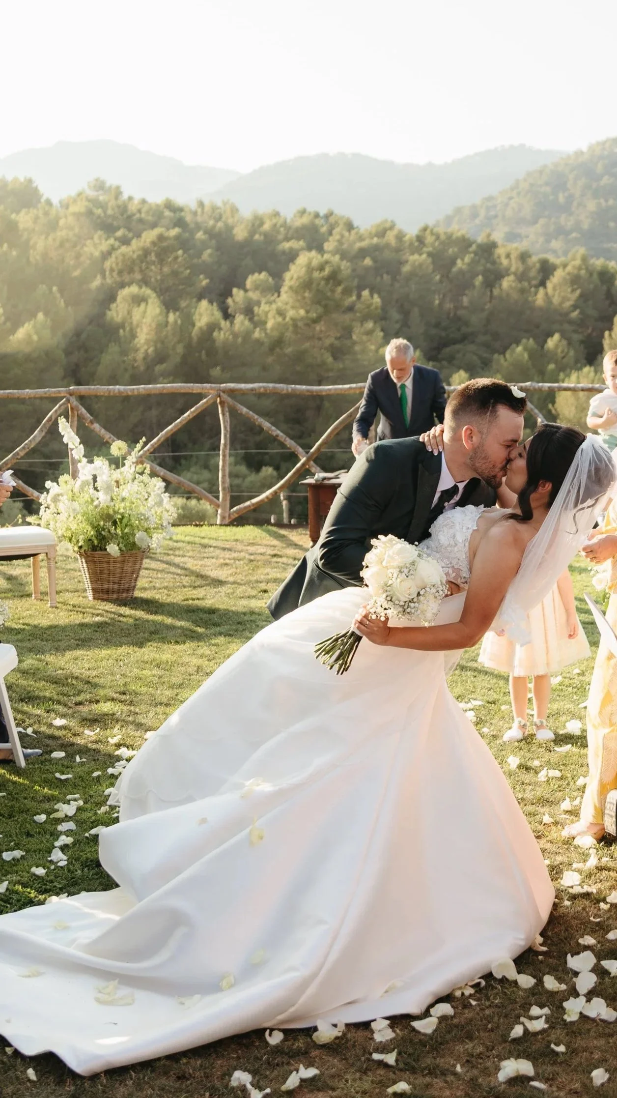 Live wedding painting by Penélope Servera at a Mallorca finca Son Burguet, Mallorca, Spain.