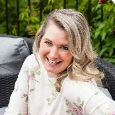 Kim Mackiewich, Menopause Coach + Holistic Nutrition Consultant
