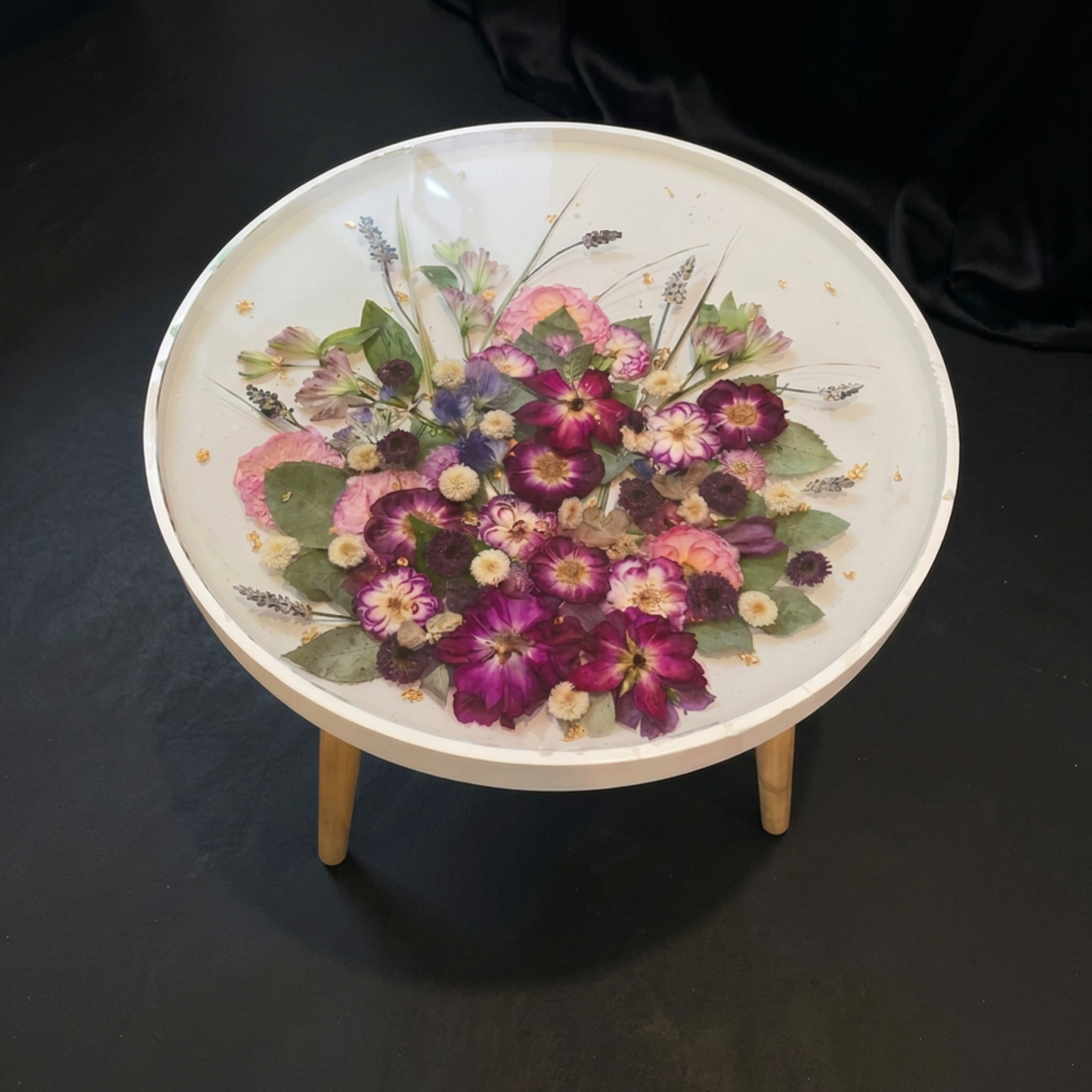 White Flower Table - black silky.png