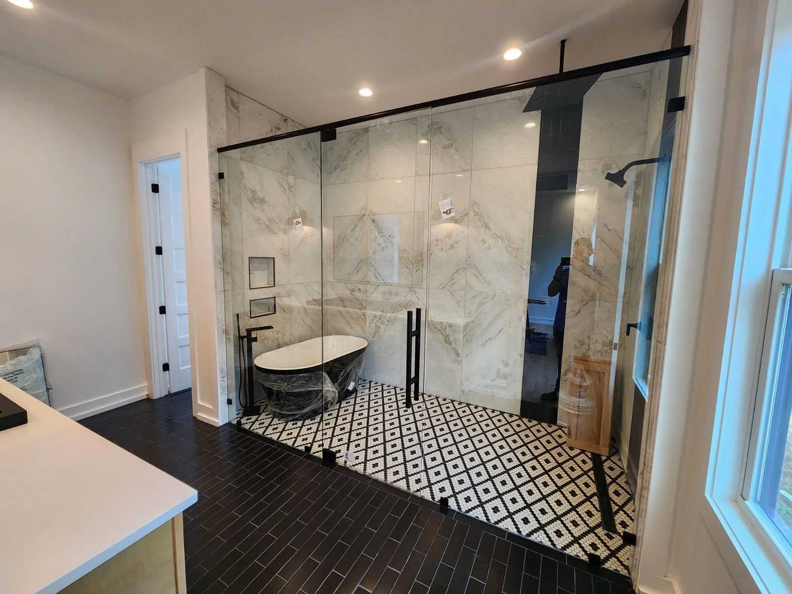 shower door 7-25-2311.jpg