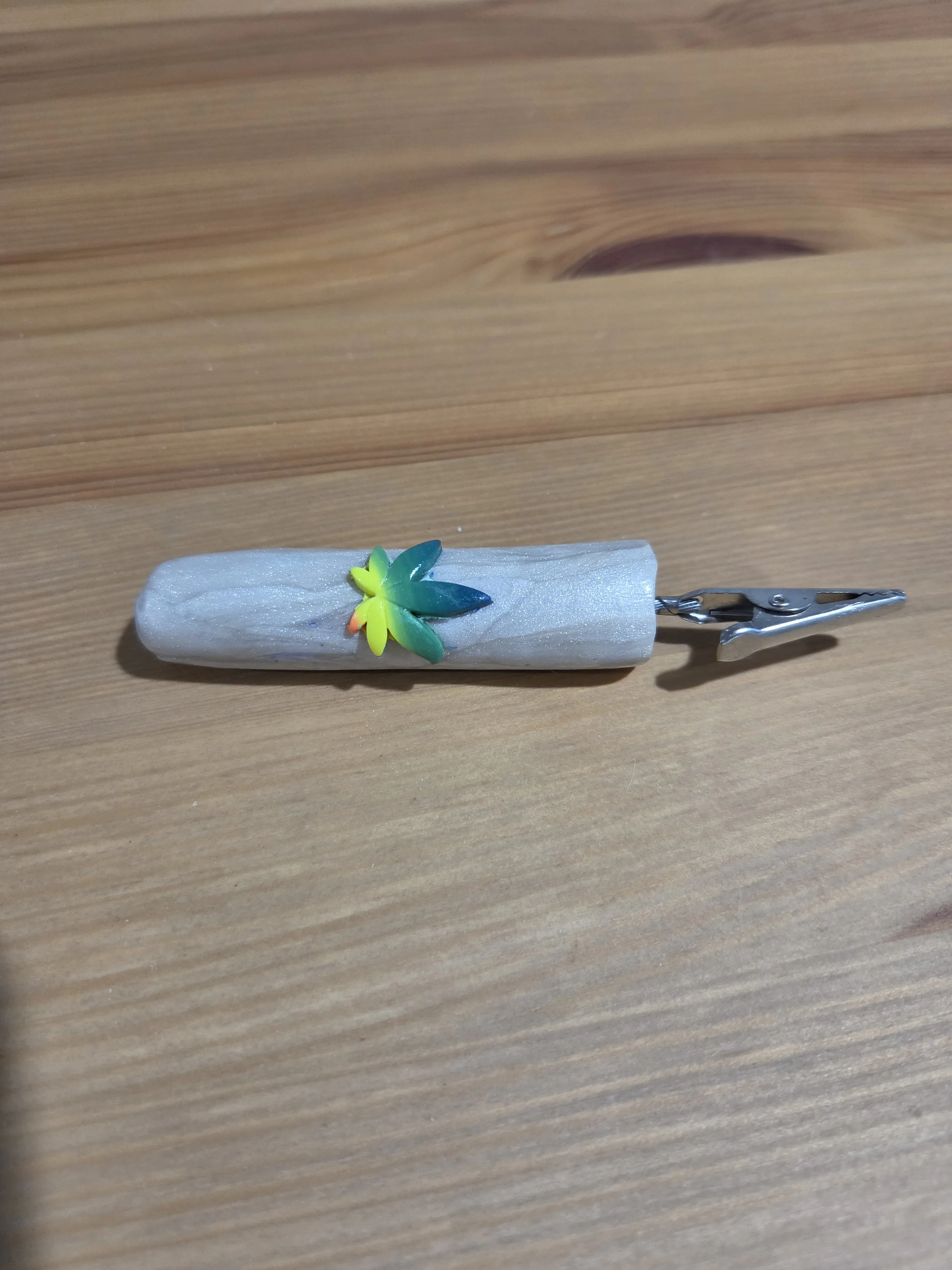 Handcrafted Marble Themed Alligator Clip with Cannabis Leaf