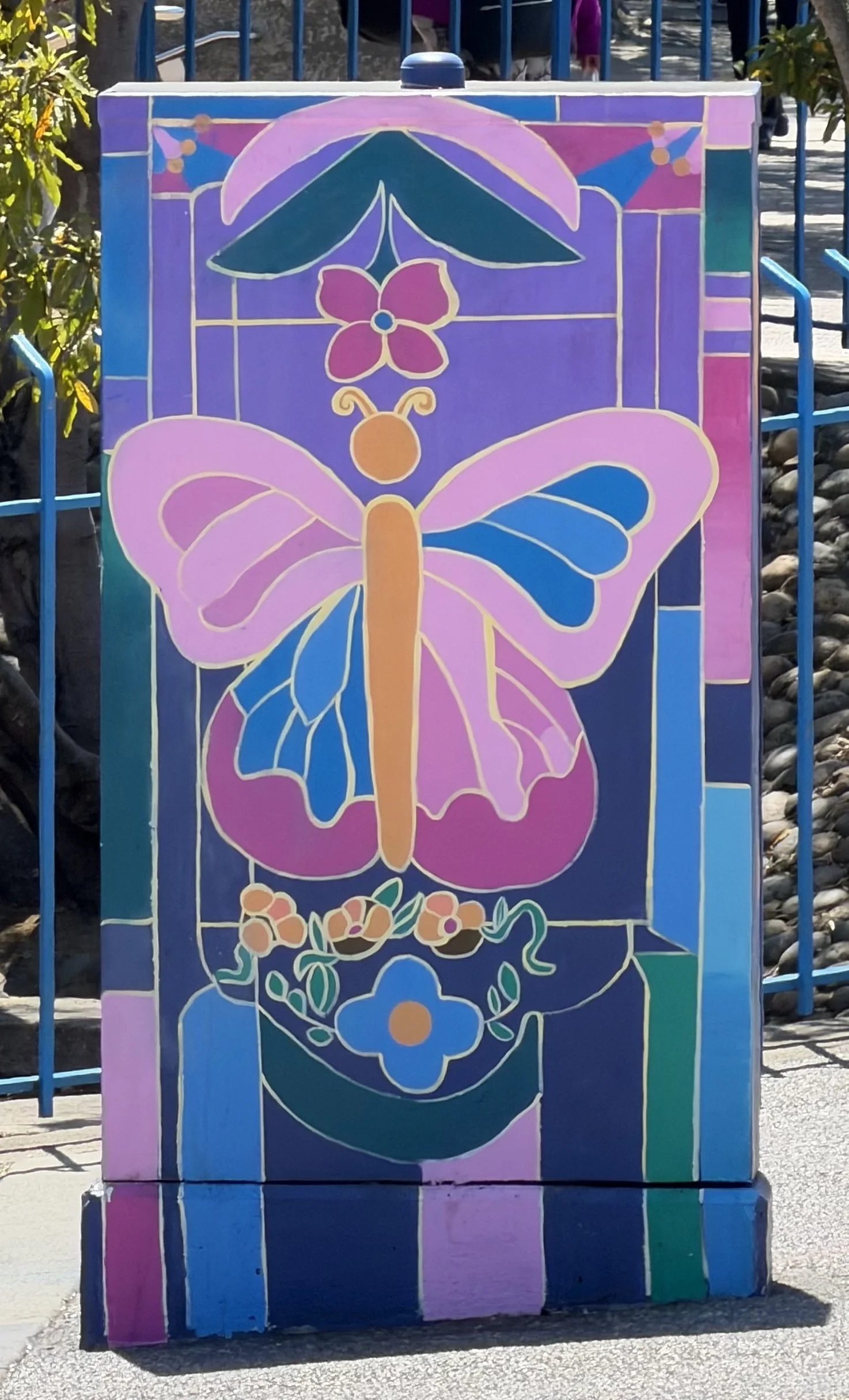 SLIDESHOW-UtilBox-ButterflyPink.jpeg